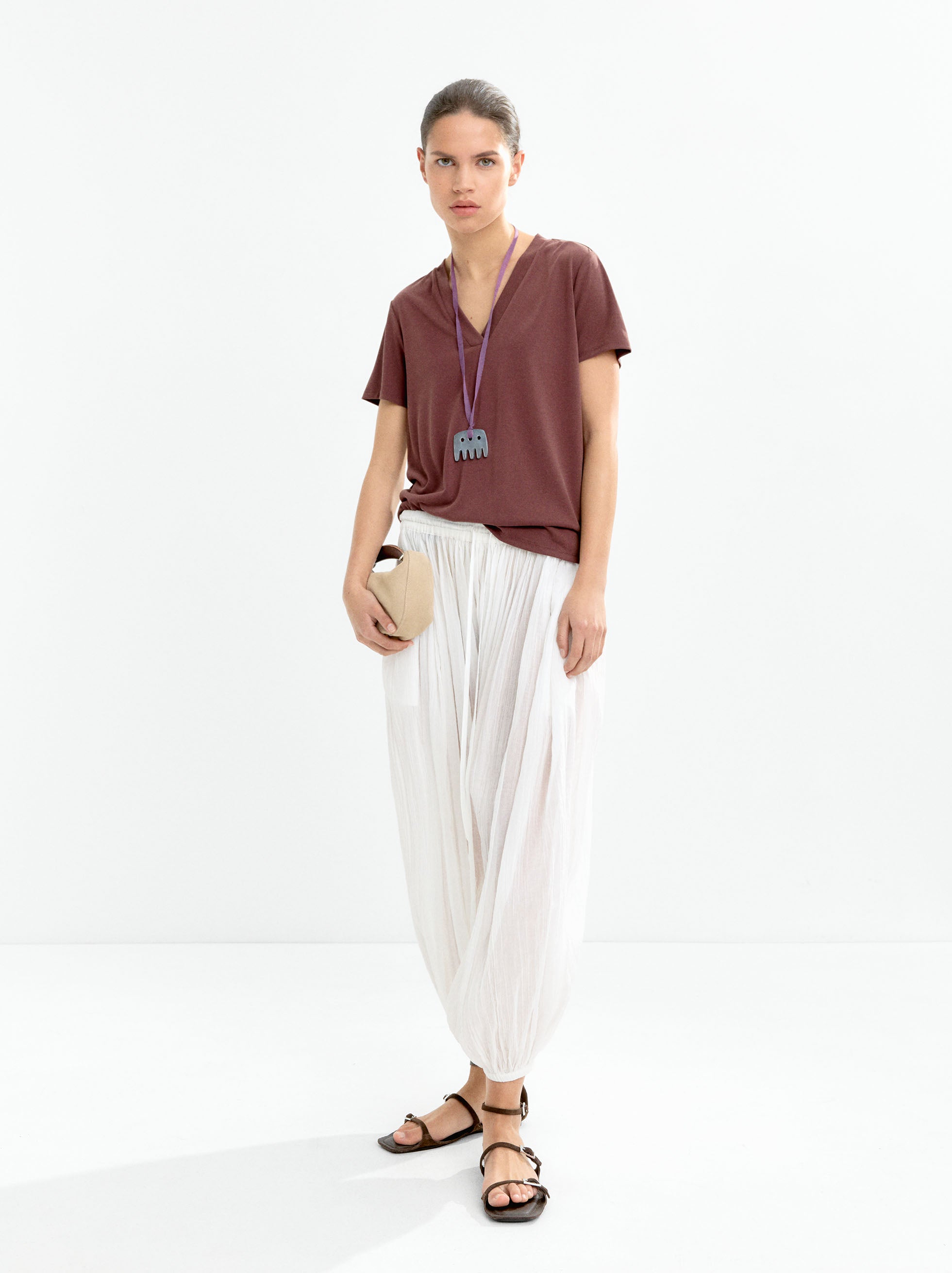 Camiseta Básica Cuello Pico