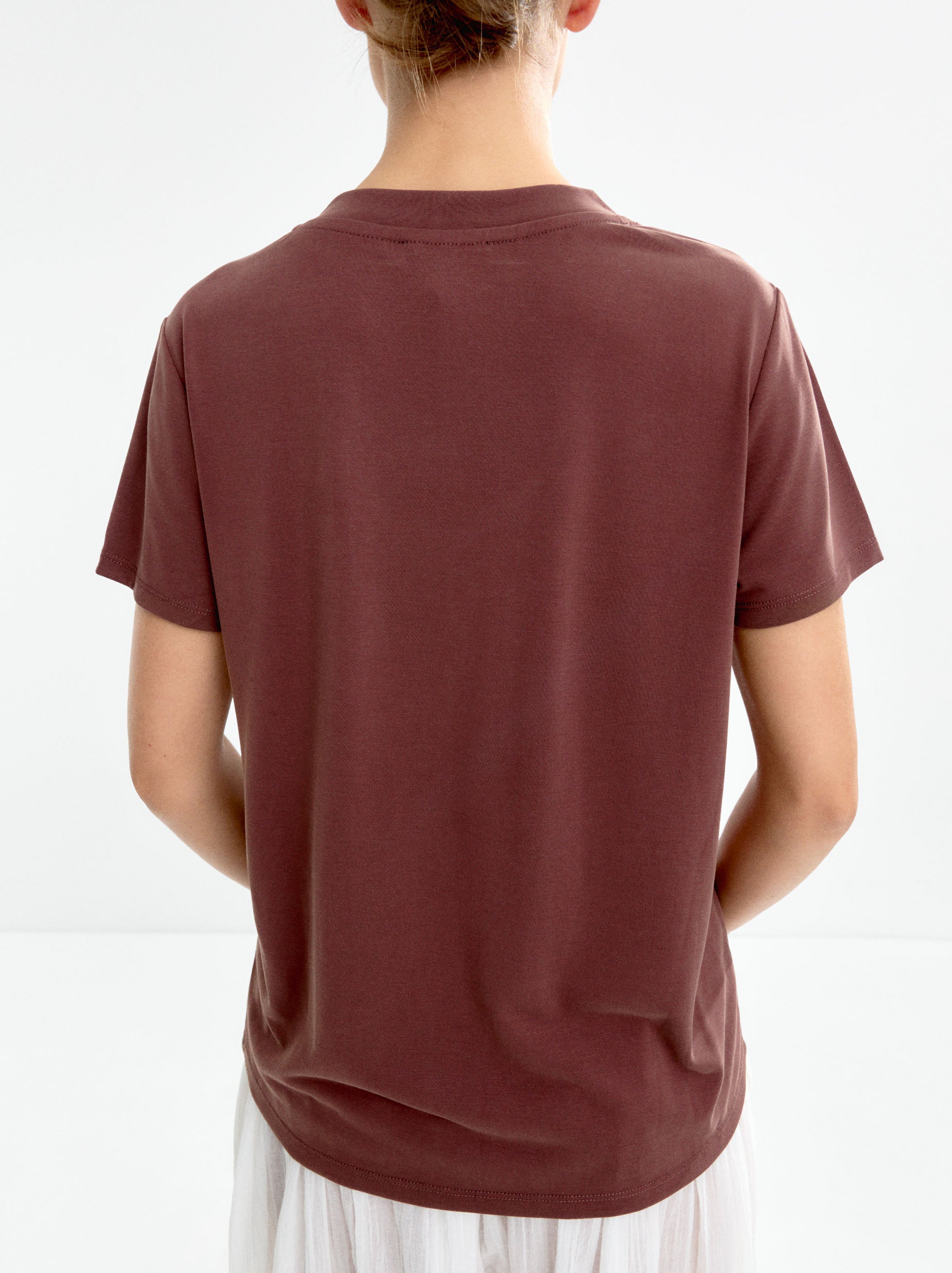 Camiseta Básica Cuello Pico