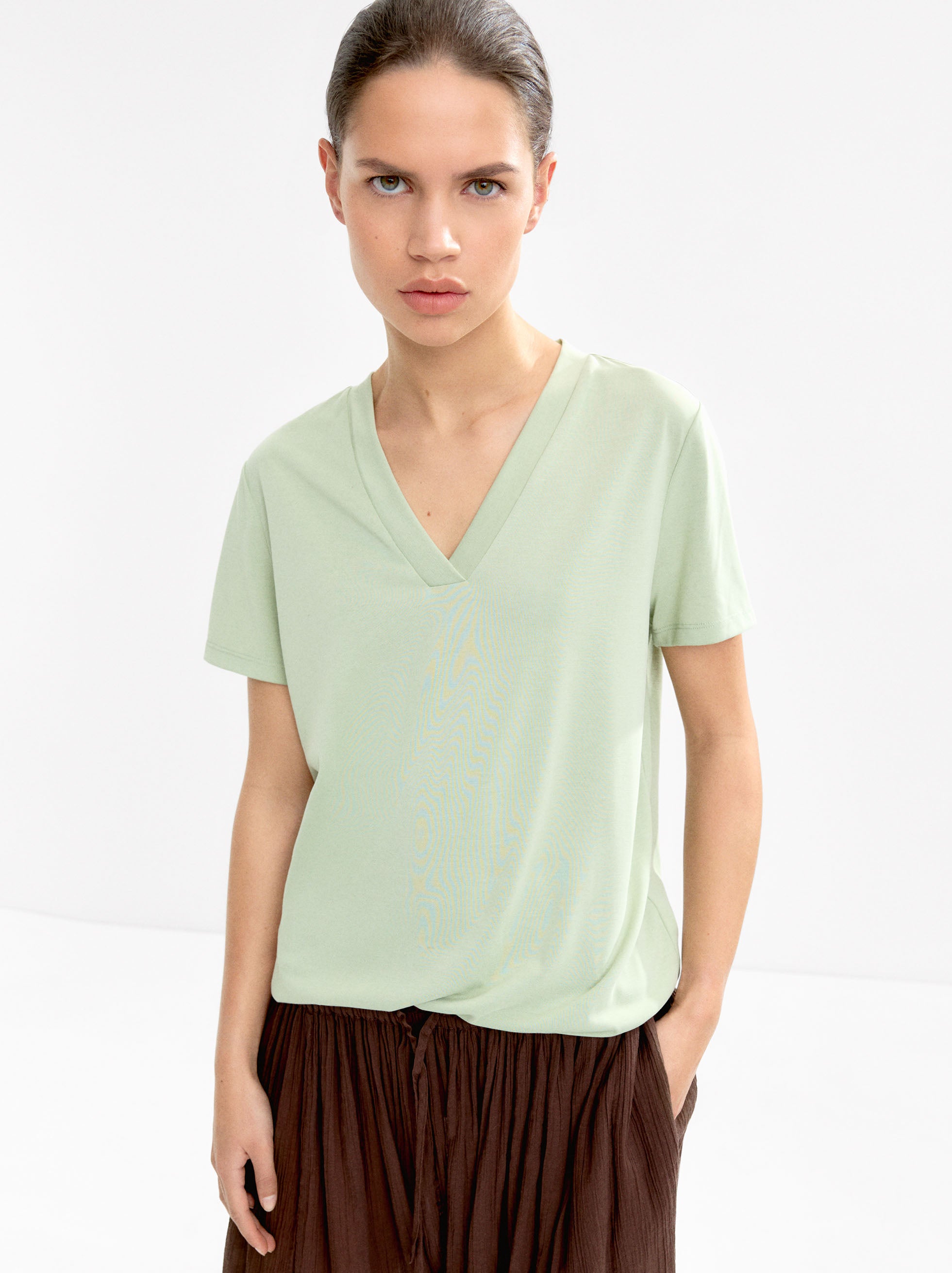 Camiseta Básica Cuello Pico