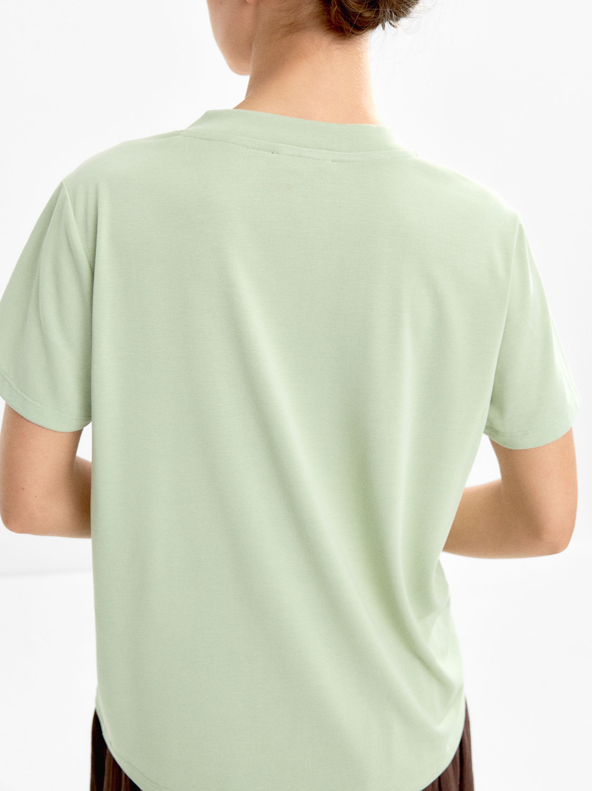 Camiseta Básica Cuello Pico