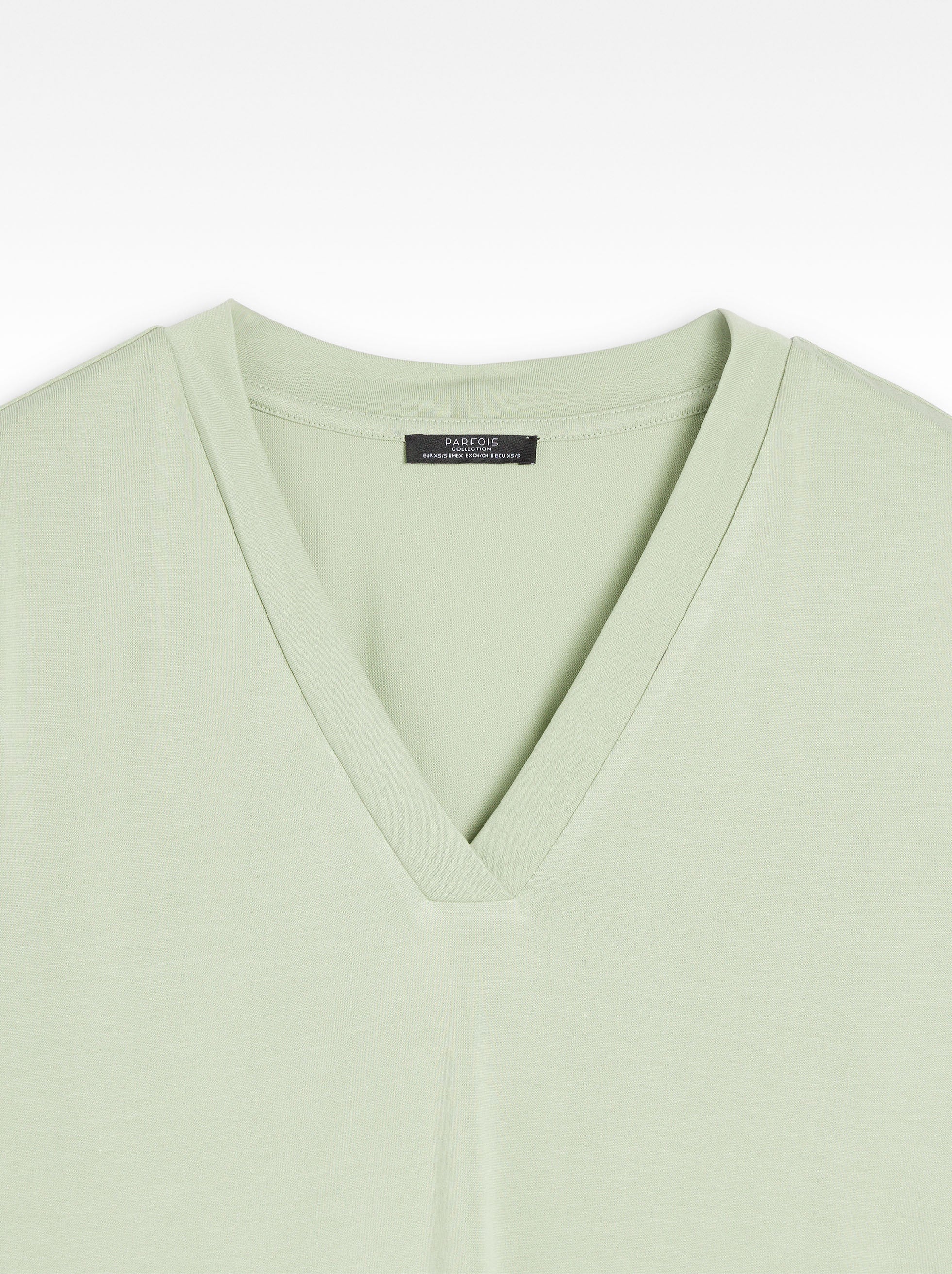 Camiseta Básica Cuello Pico