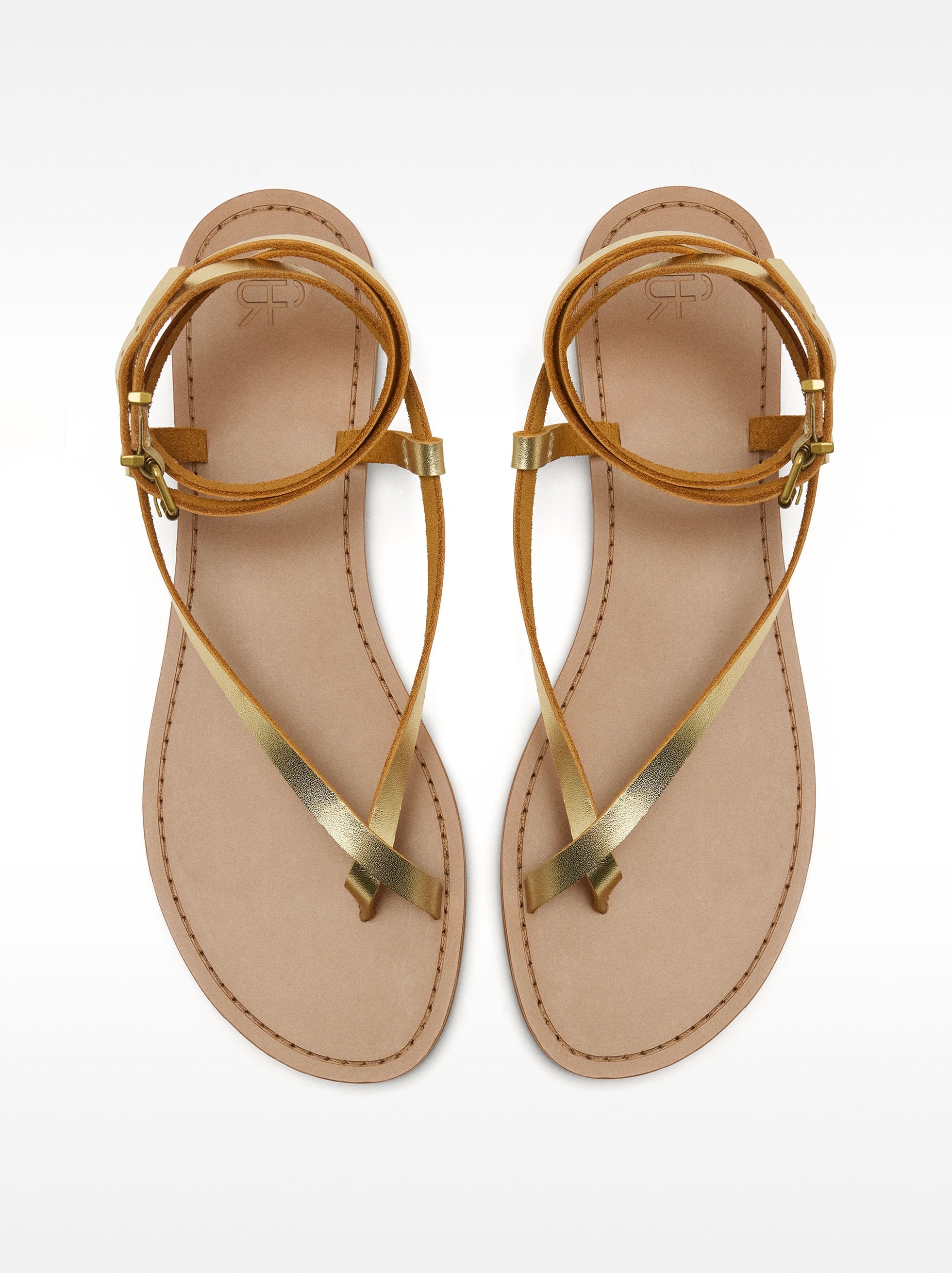 Sandalias Planas De Piel Con Tiras Metalizadas