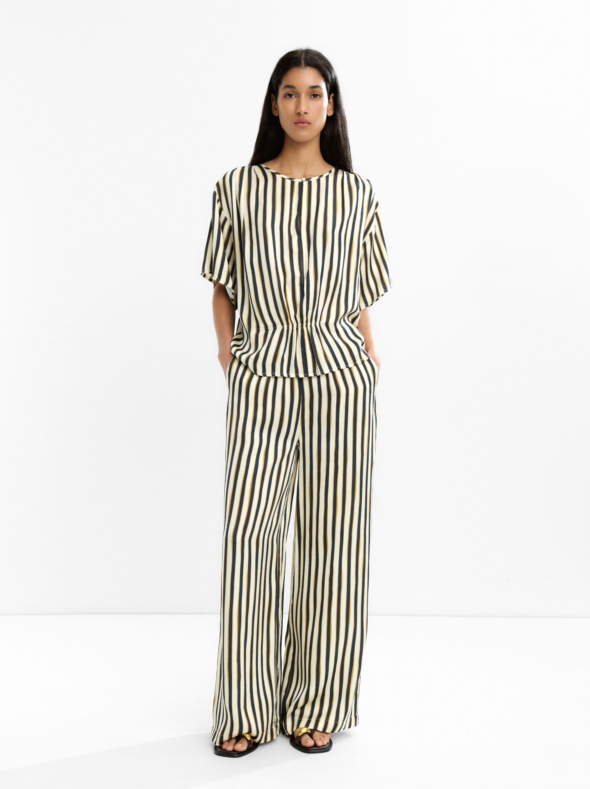 Blusa De Rayas Con Fruncido