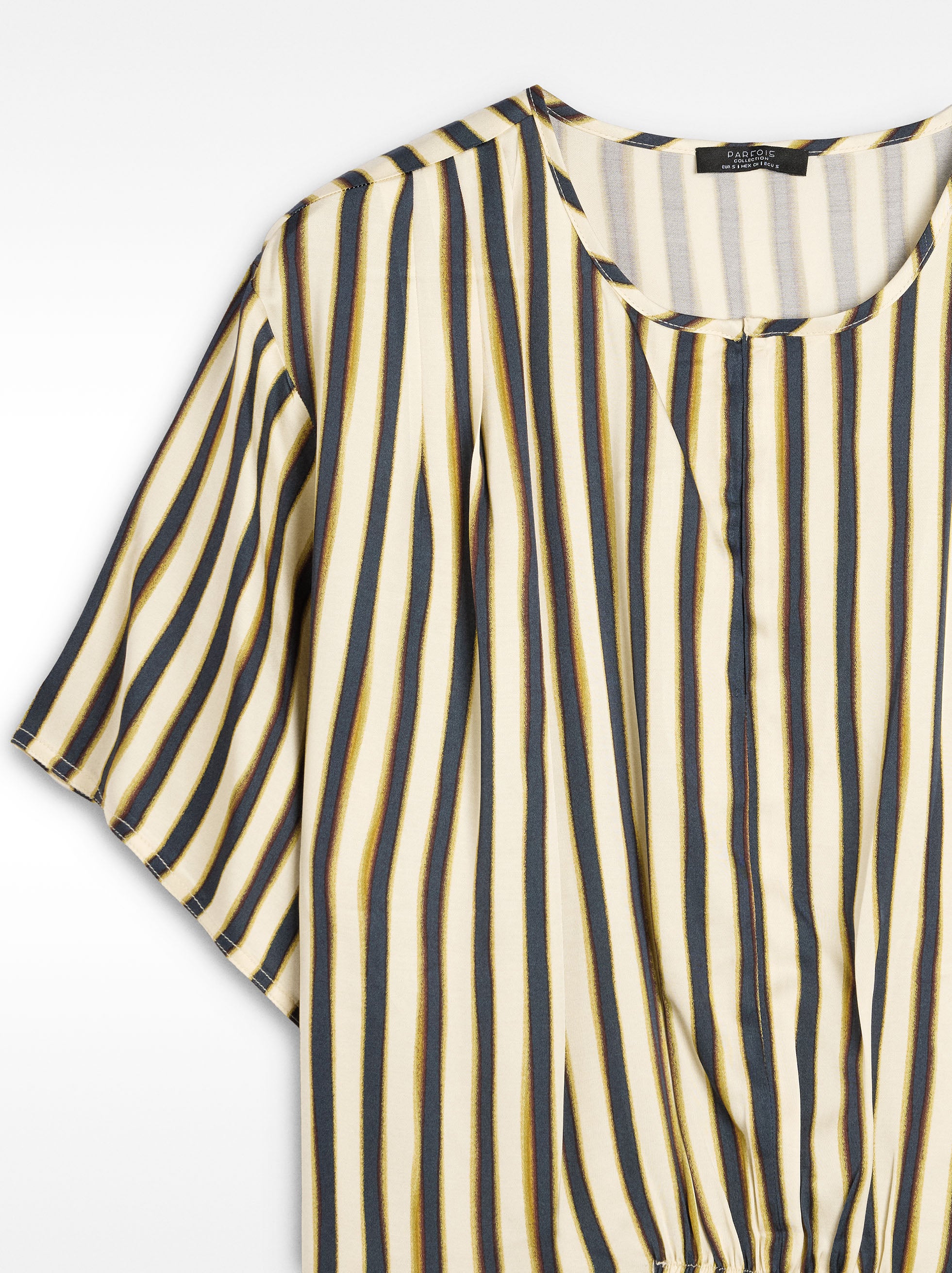 Blusa De Rayas Con Fruncido