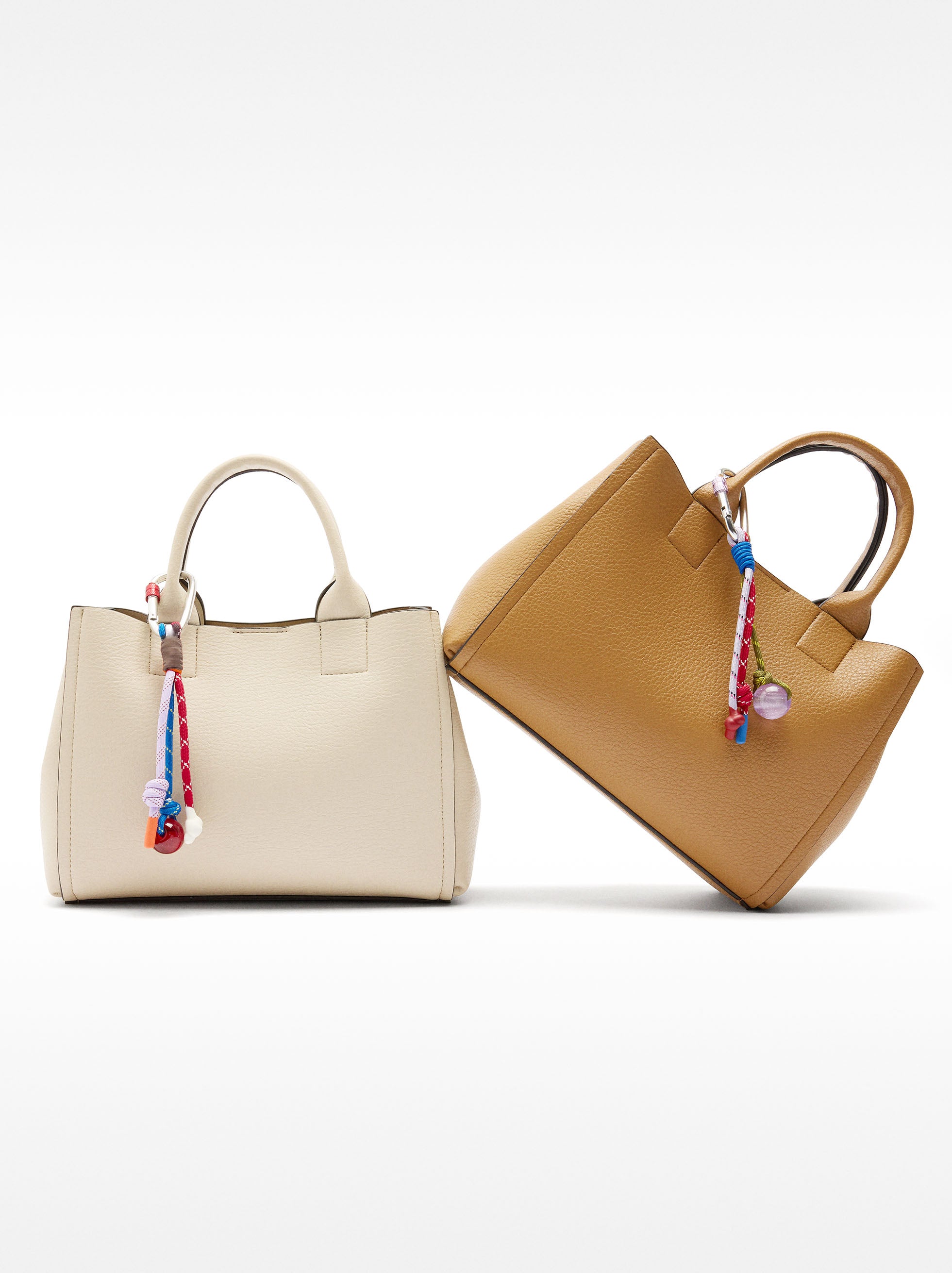 Bolso Tote Con Colgante M