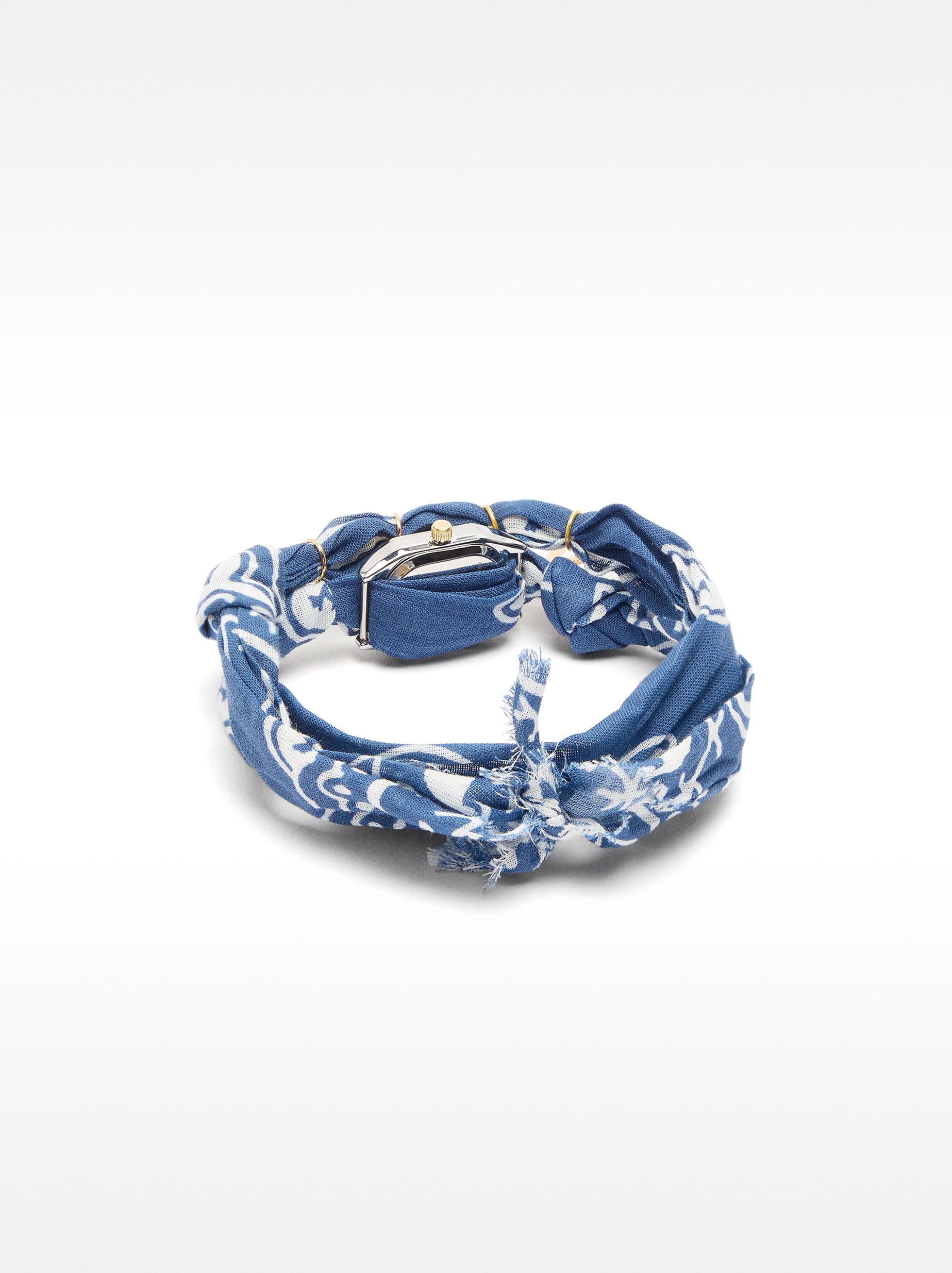 Reloj Con Correa De Tela Y Charms