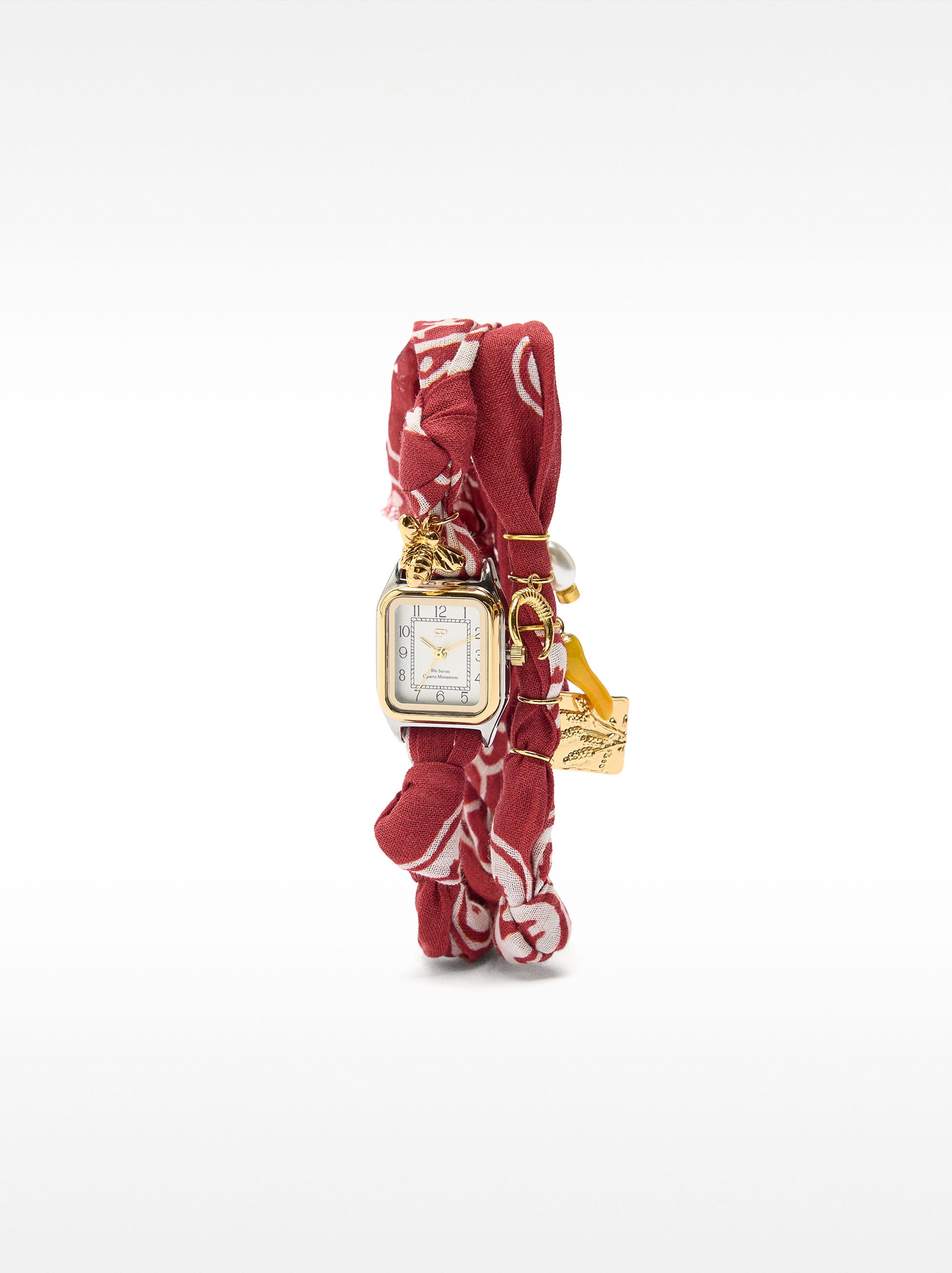 Reloj Con Correa De Tela Y Charms