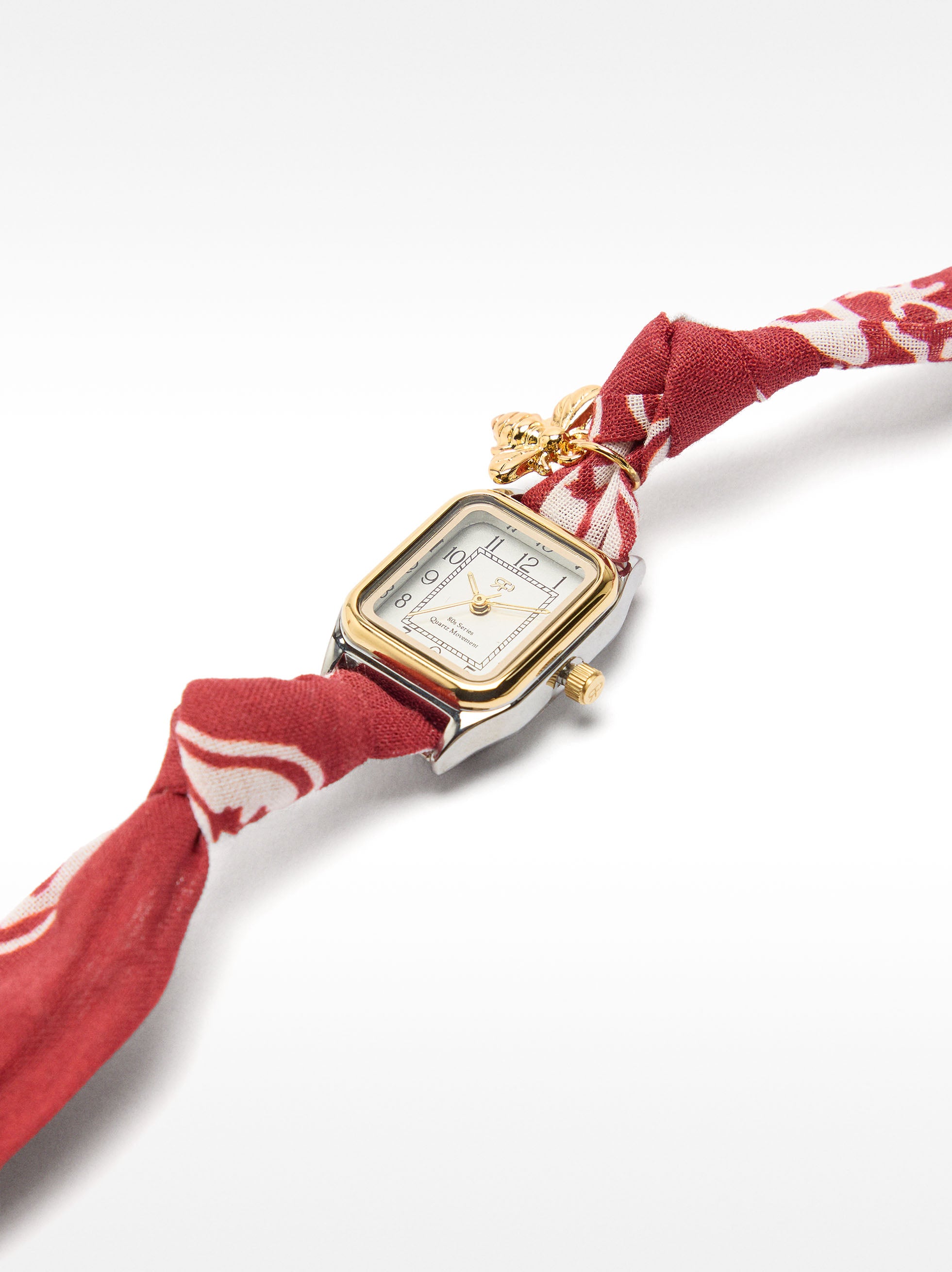 Reloj Con Correa De Tela Y Charms