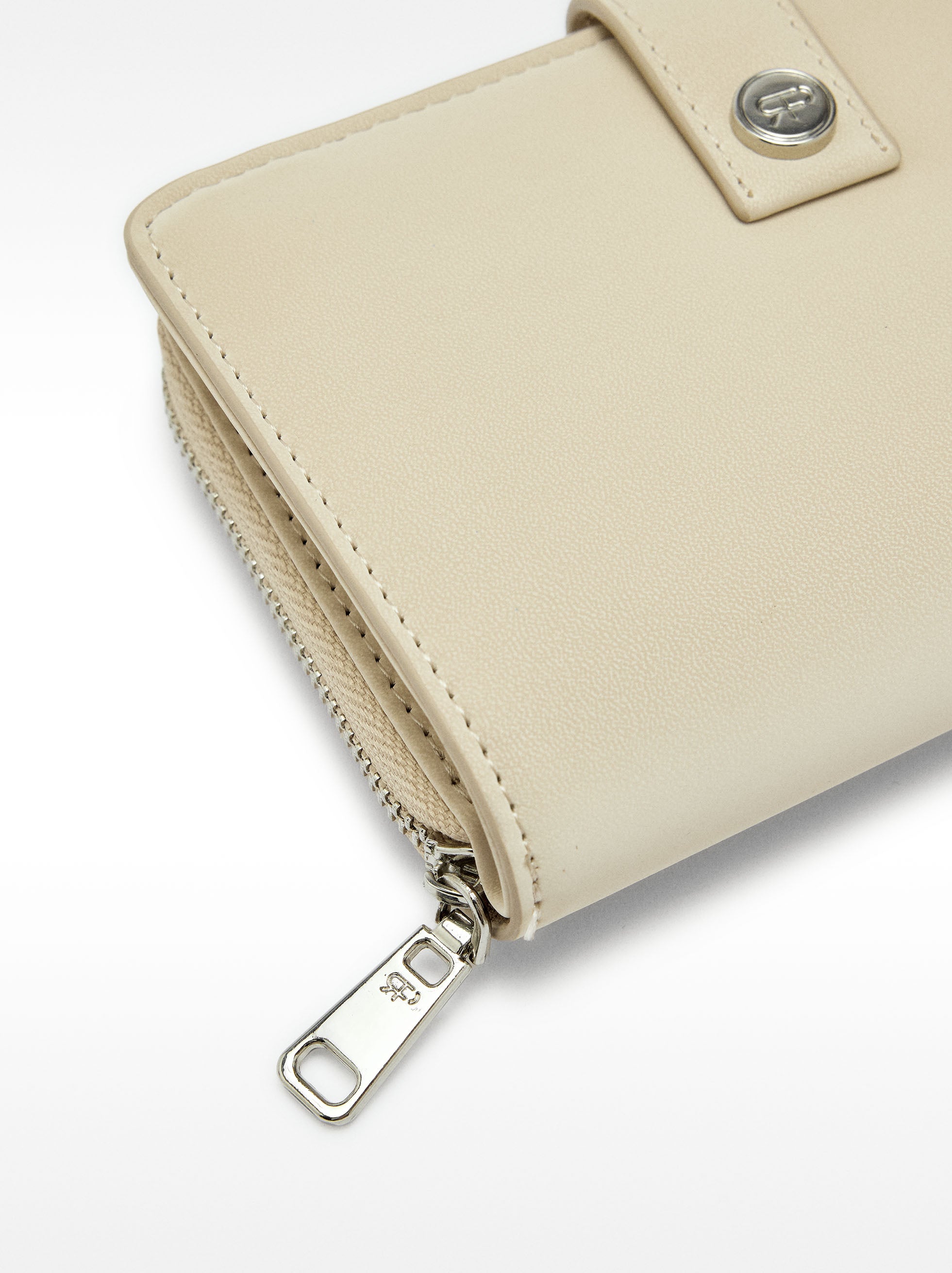 Cartera Con Textura Suave