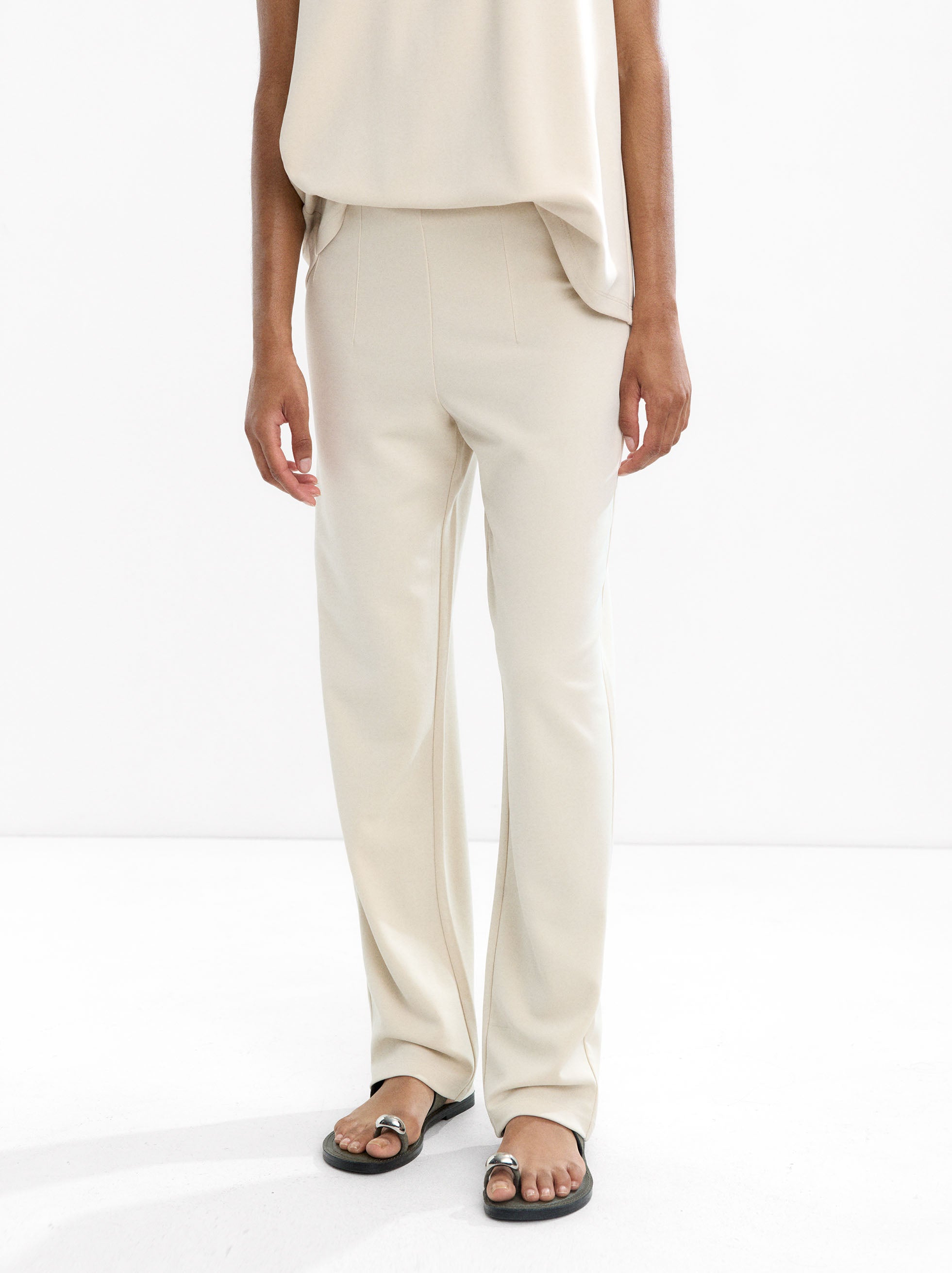 Pantalón Con Pinzas Y Cintura Elástica