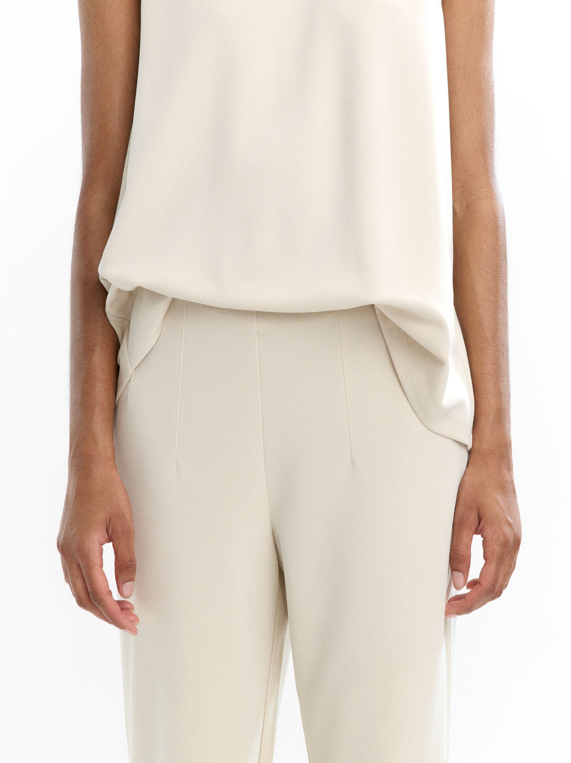 Pantalón Con Pinzas Y Cintura Elástica