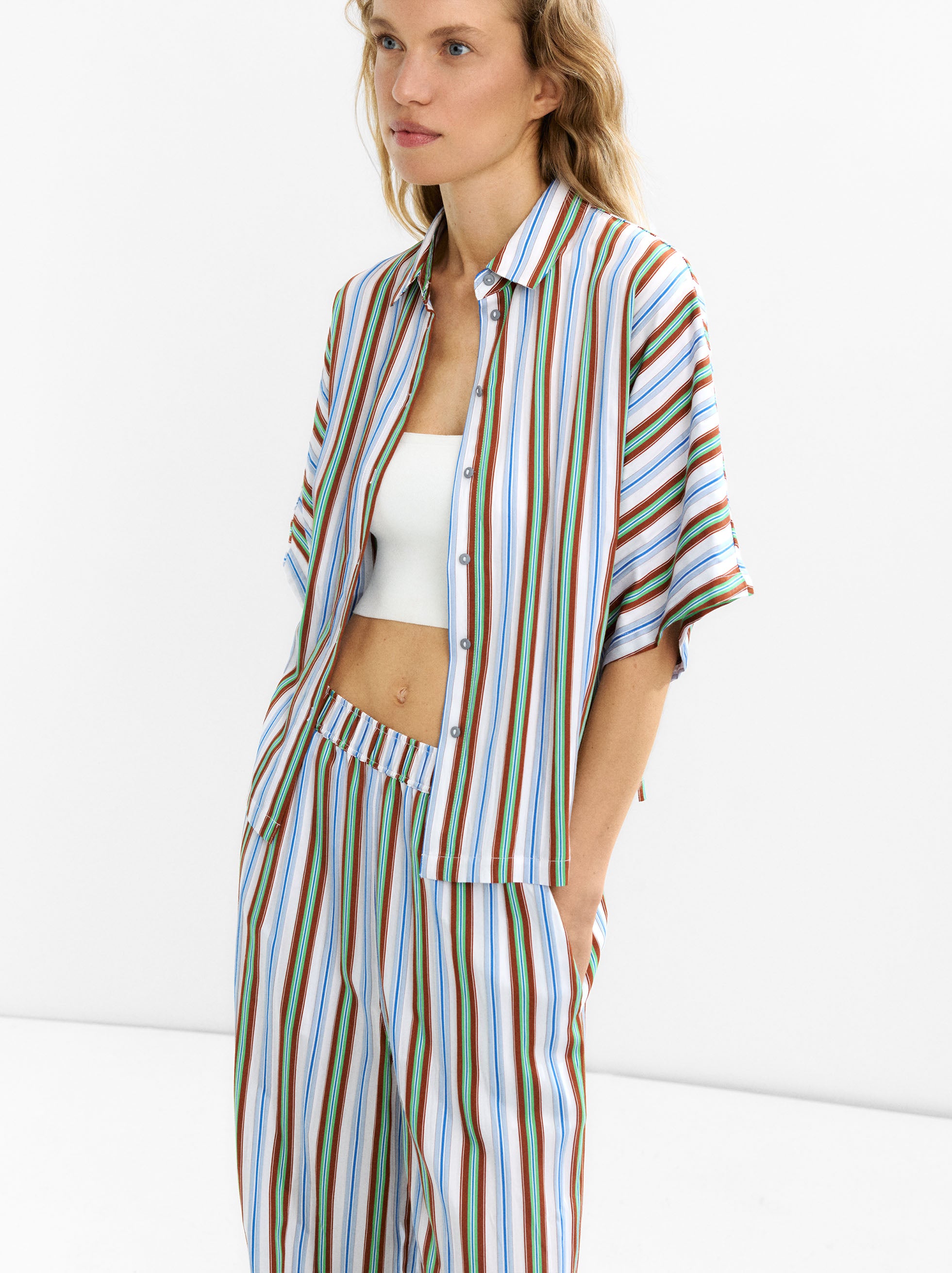 Camisa De Rayas Con Manga Corta