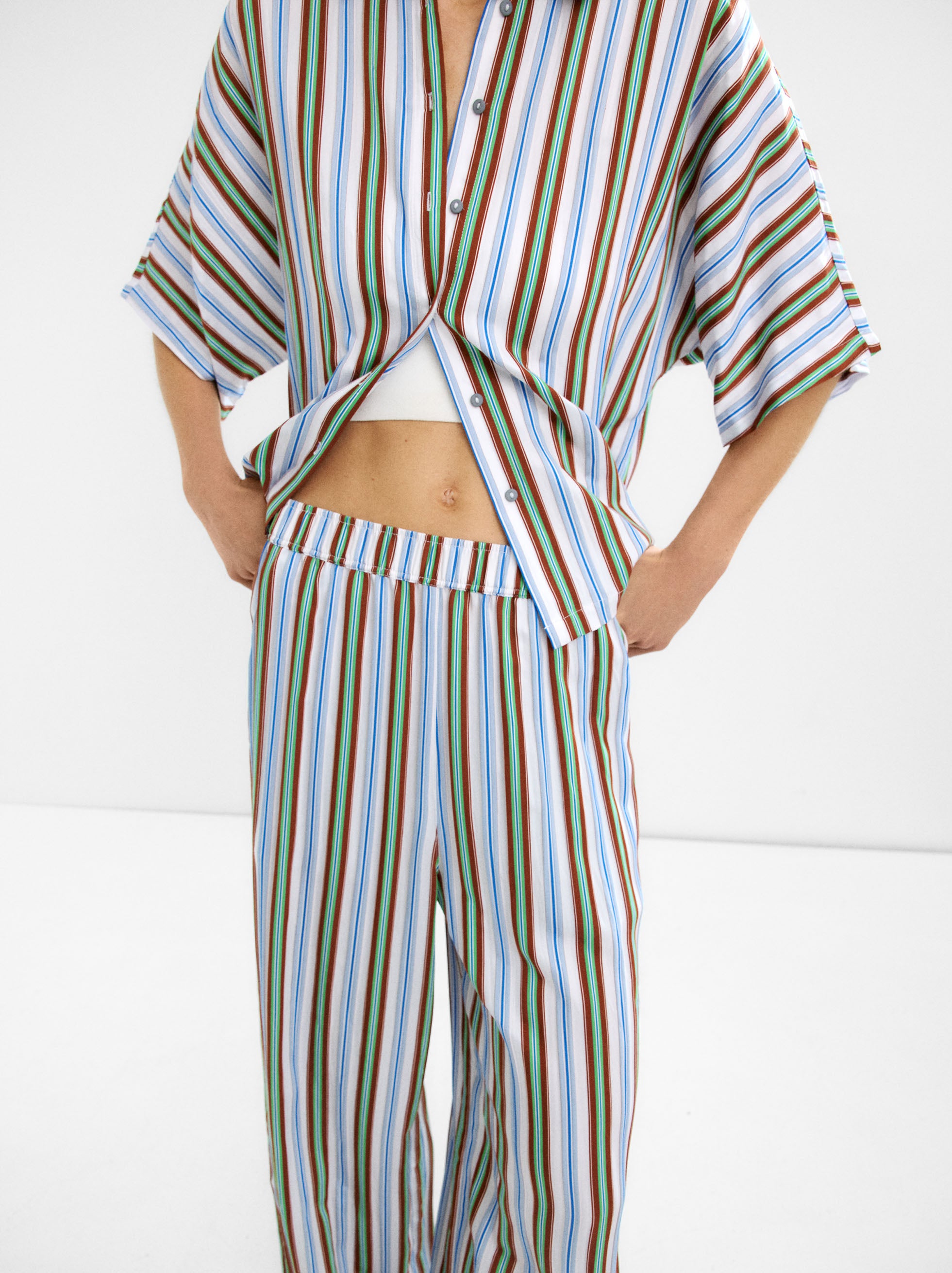 Camisa De Rayas Con Manga Corta