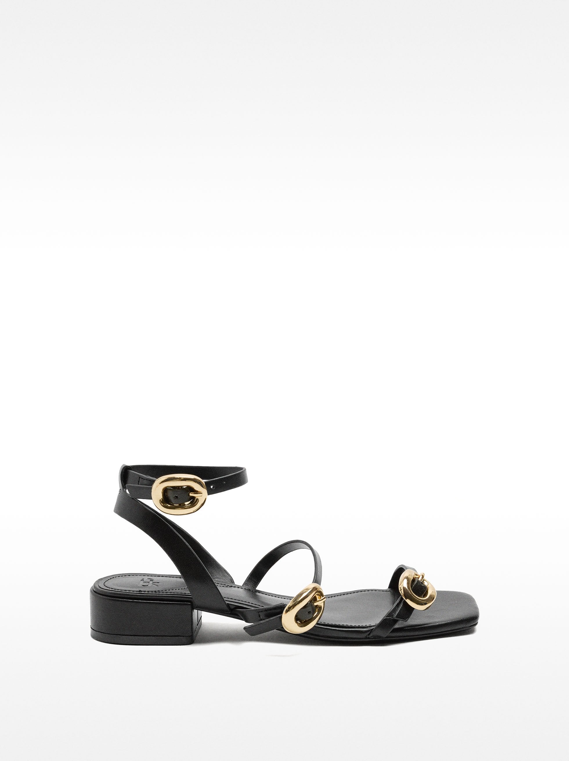 Sandalias Con Tiras Y Hebillas