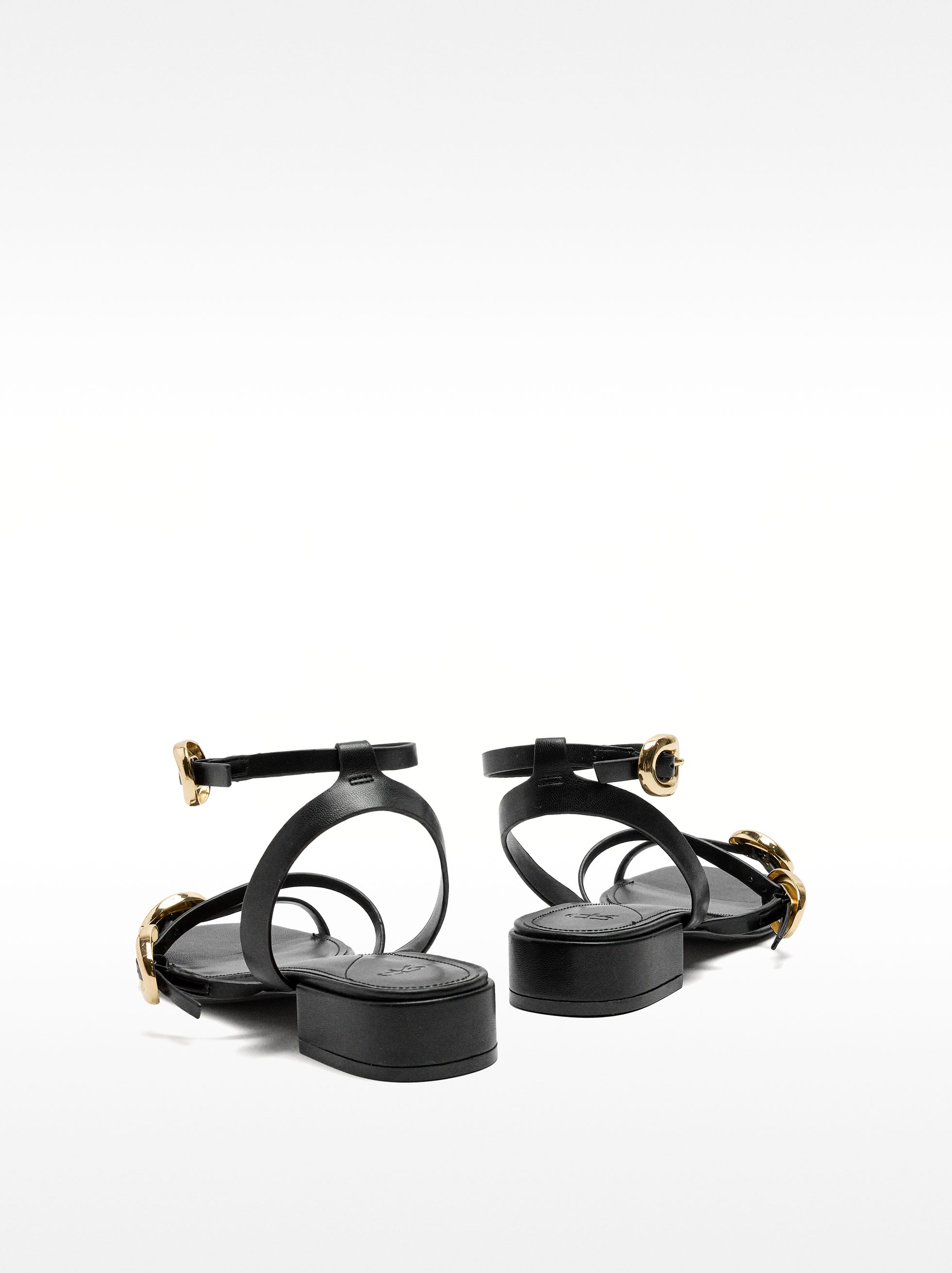 Sandalias Con Tiras Y Hebillas