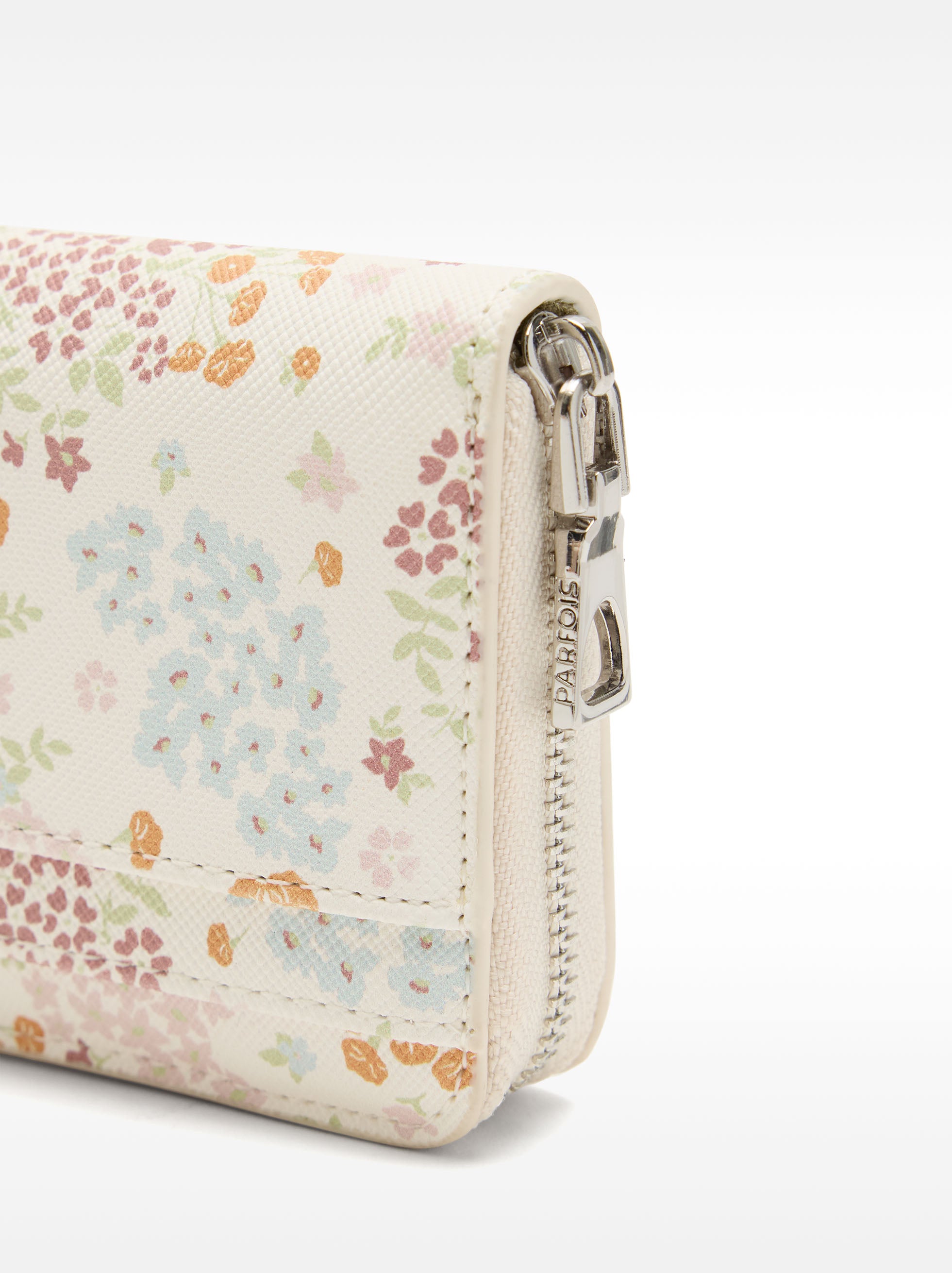 Cartera Con Textura Estampado Floral