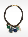 Collar Corto Con Charms De Piedra