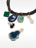 Collar Corto Con Charms De Piedra