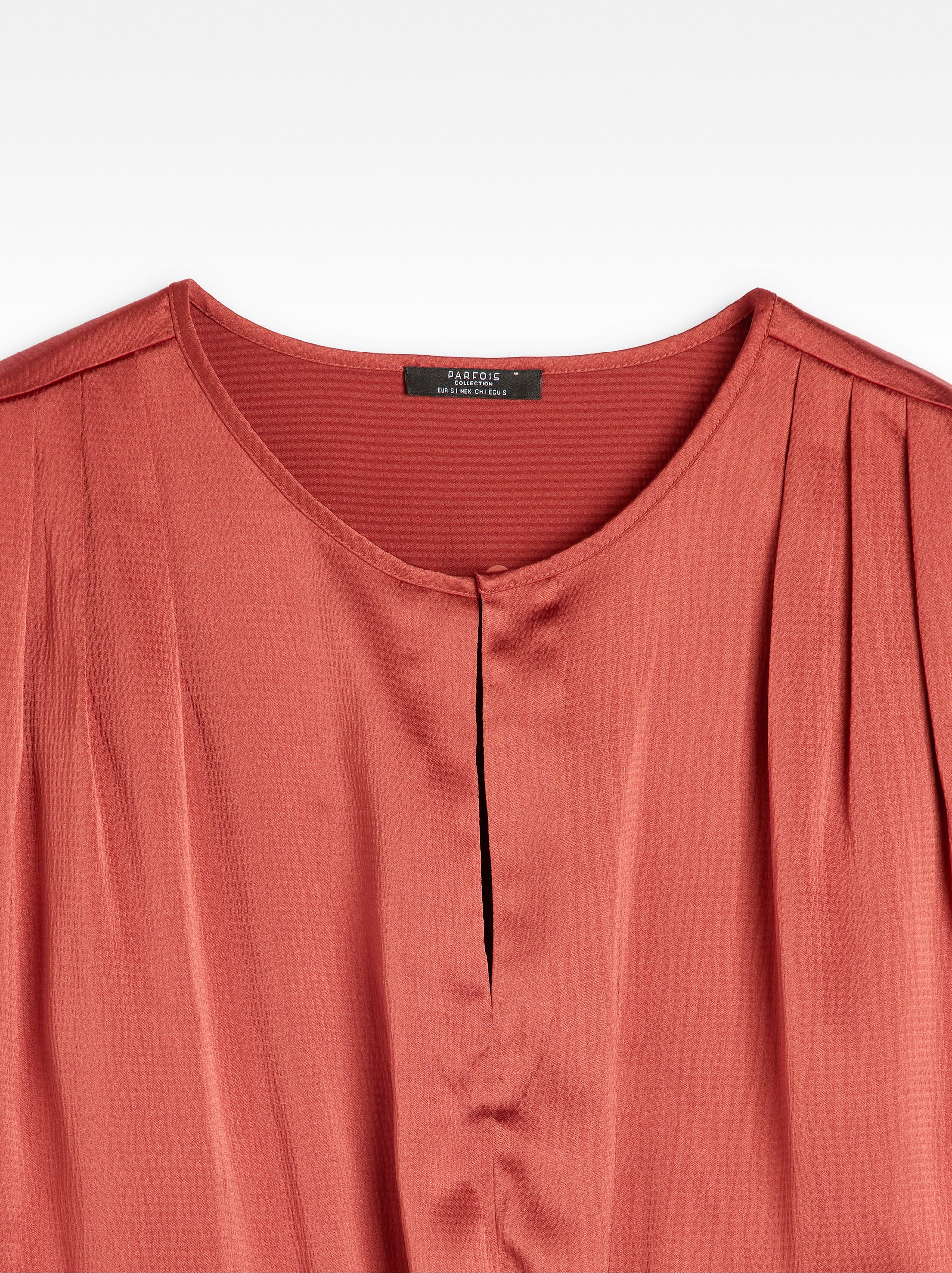 Blusa De Acetinado Con Fruncido