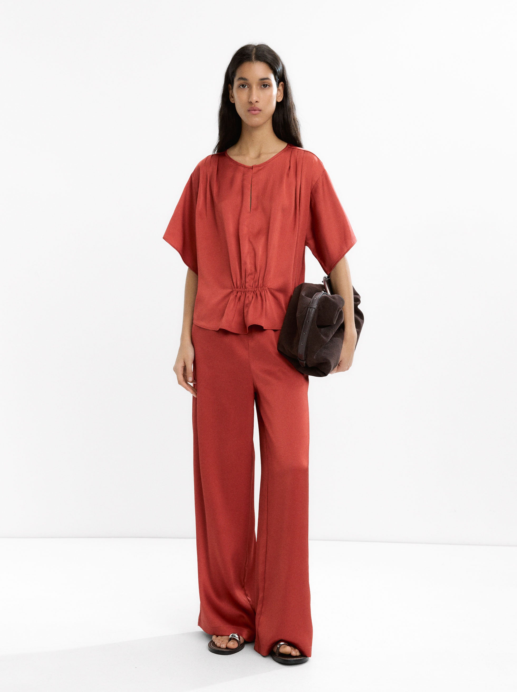 Pantalón Satinado Con Cintura Elástica