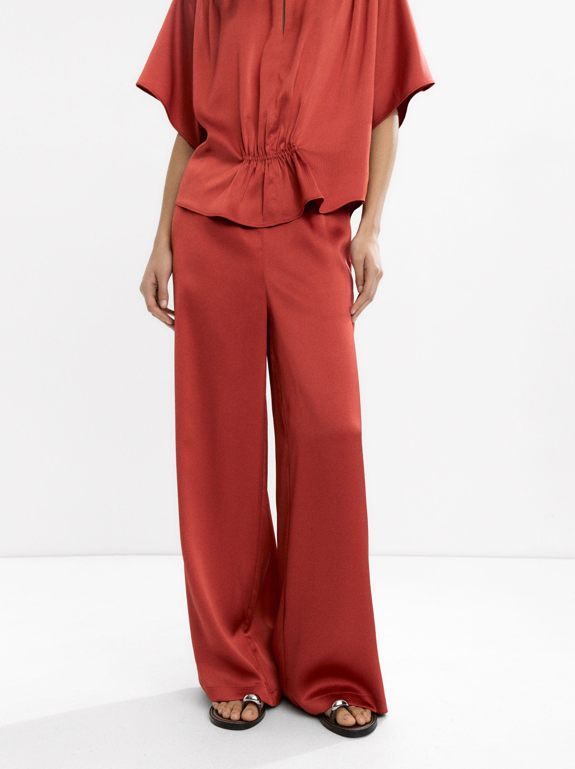 Pantalón Satinado Con Cintura Elástica