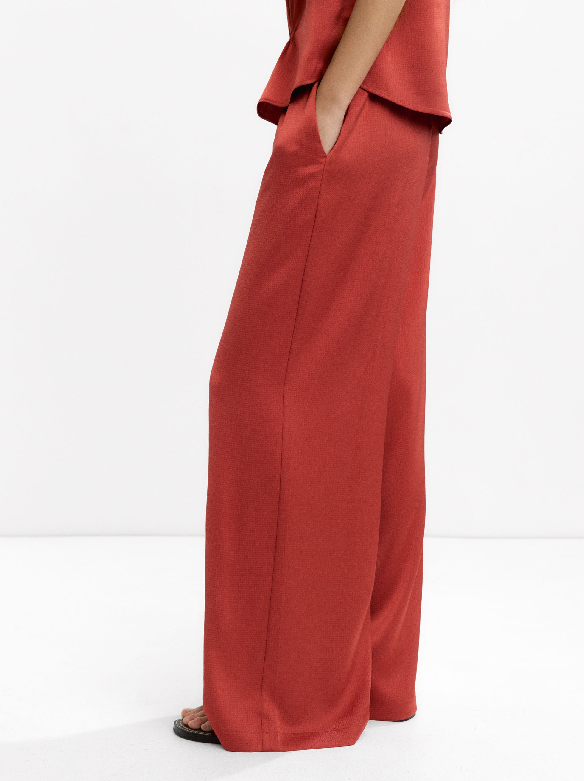 Pantalón Satinado Con Cintura Elástica