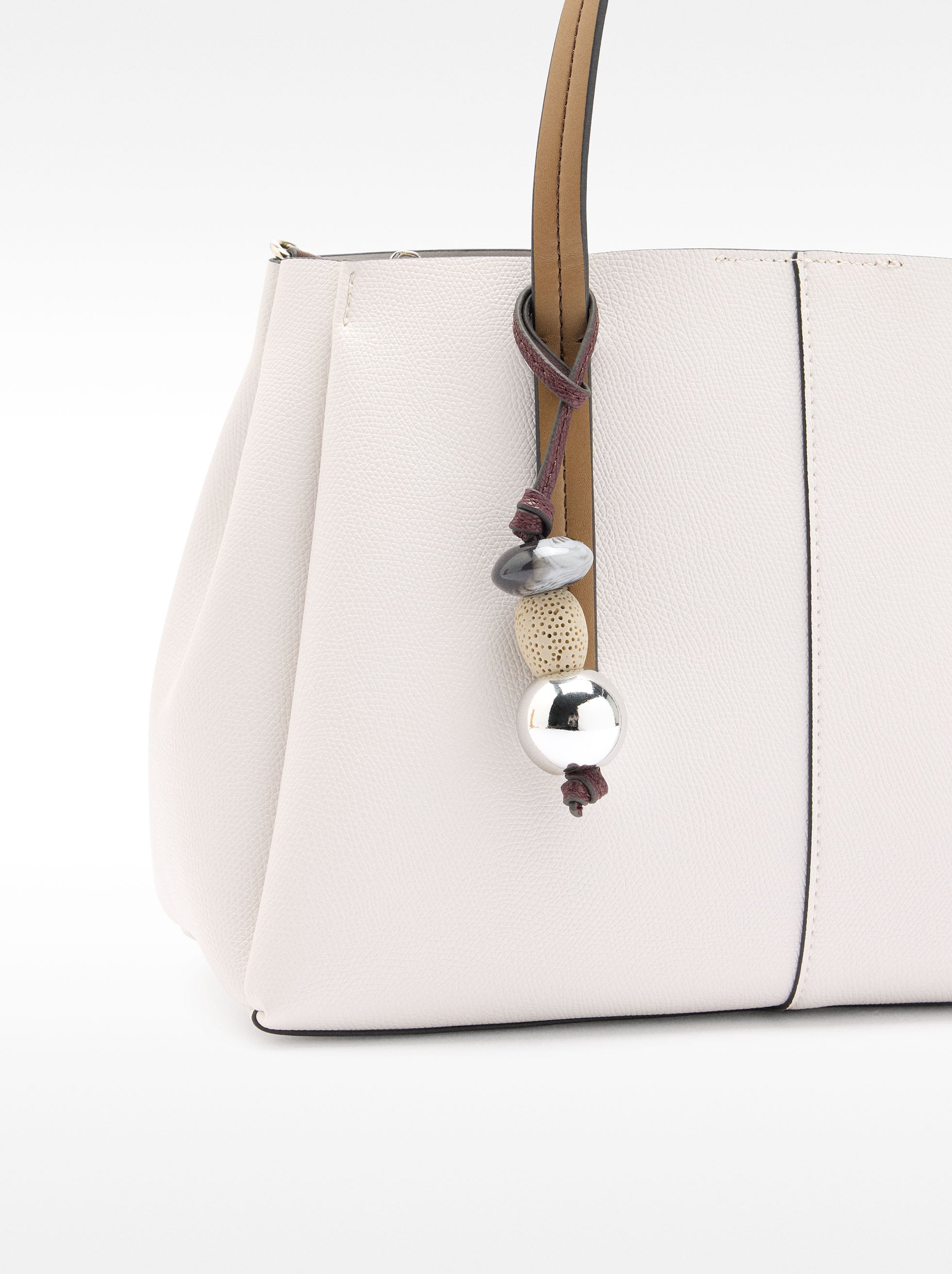 Bolso Tote Con Textura Y Colgante