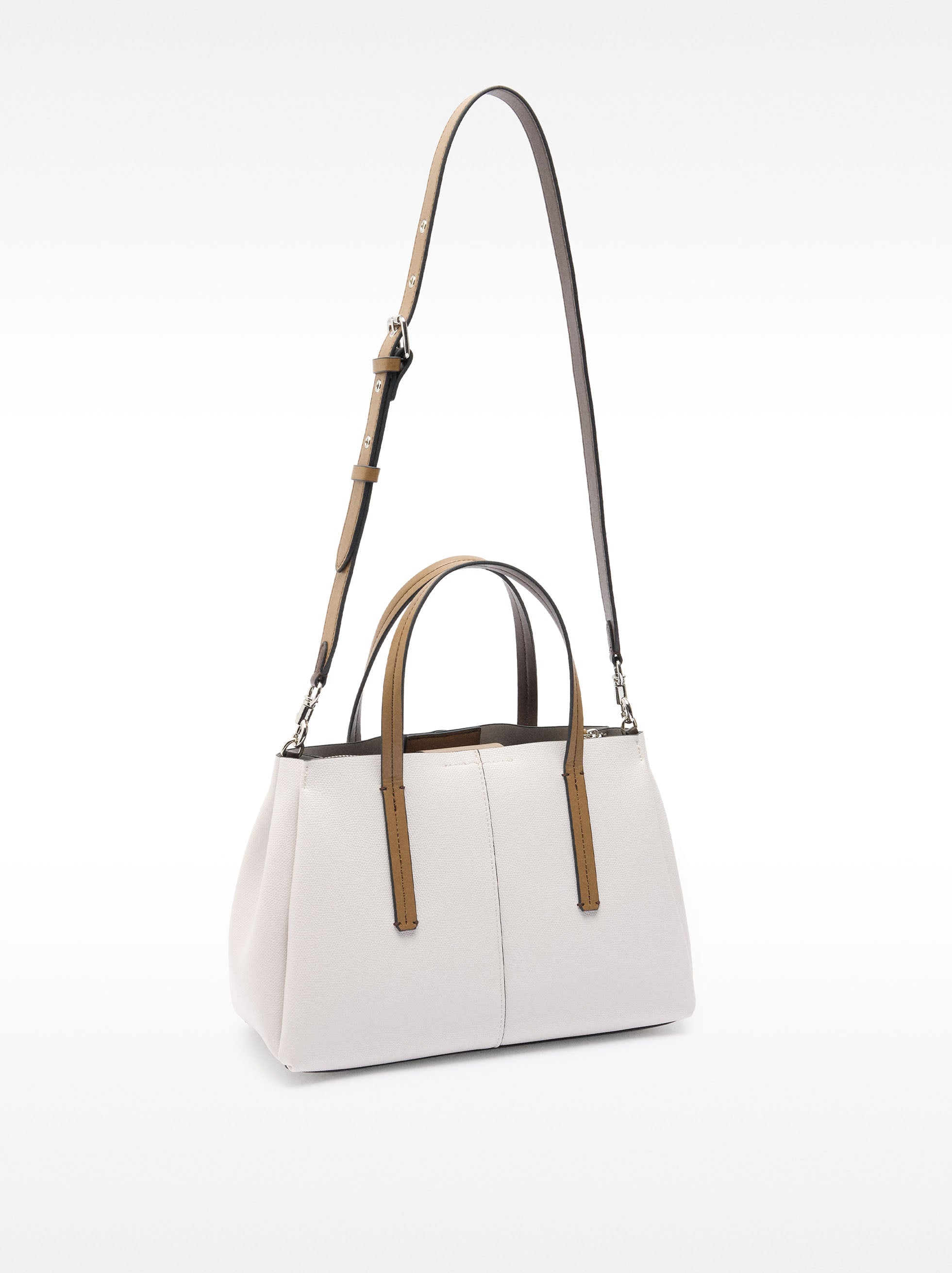 Bolso Tote Con Textura Y Colgante