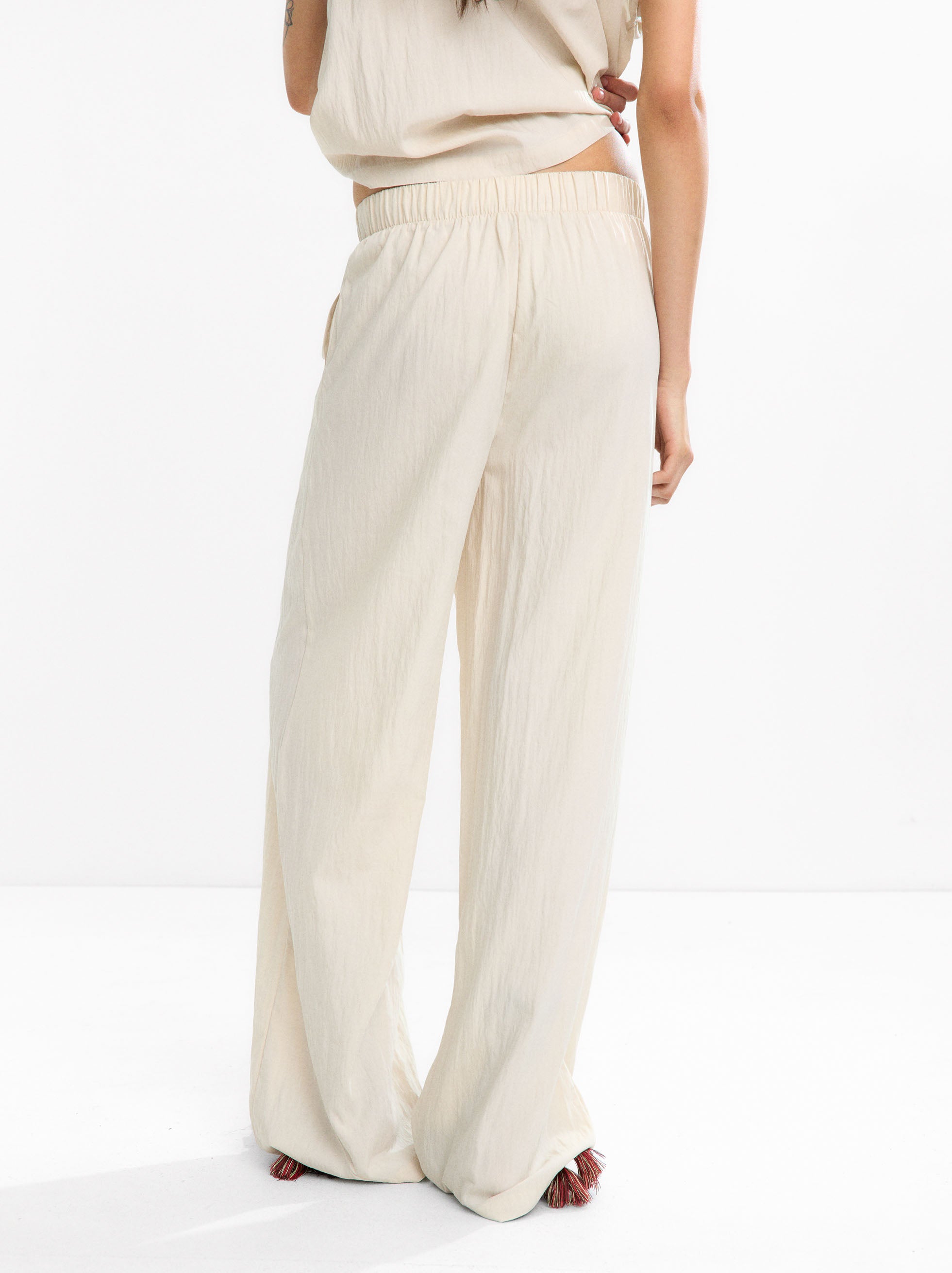 Pantalón Fluido Con Cintura Elástica