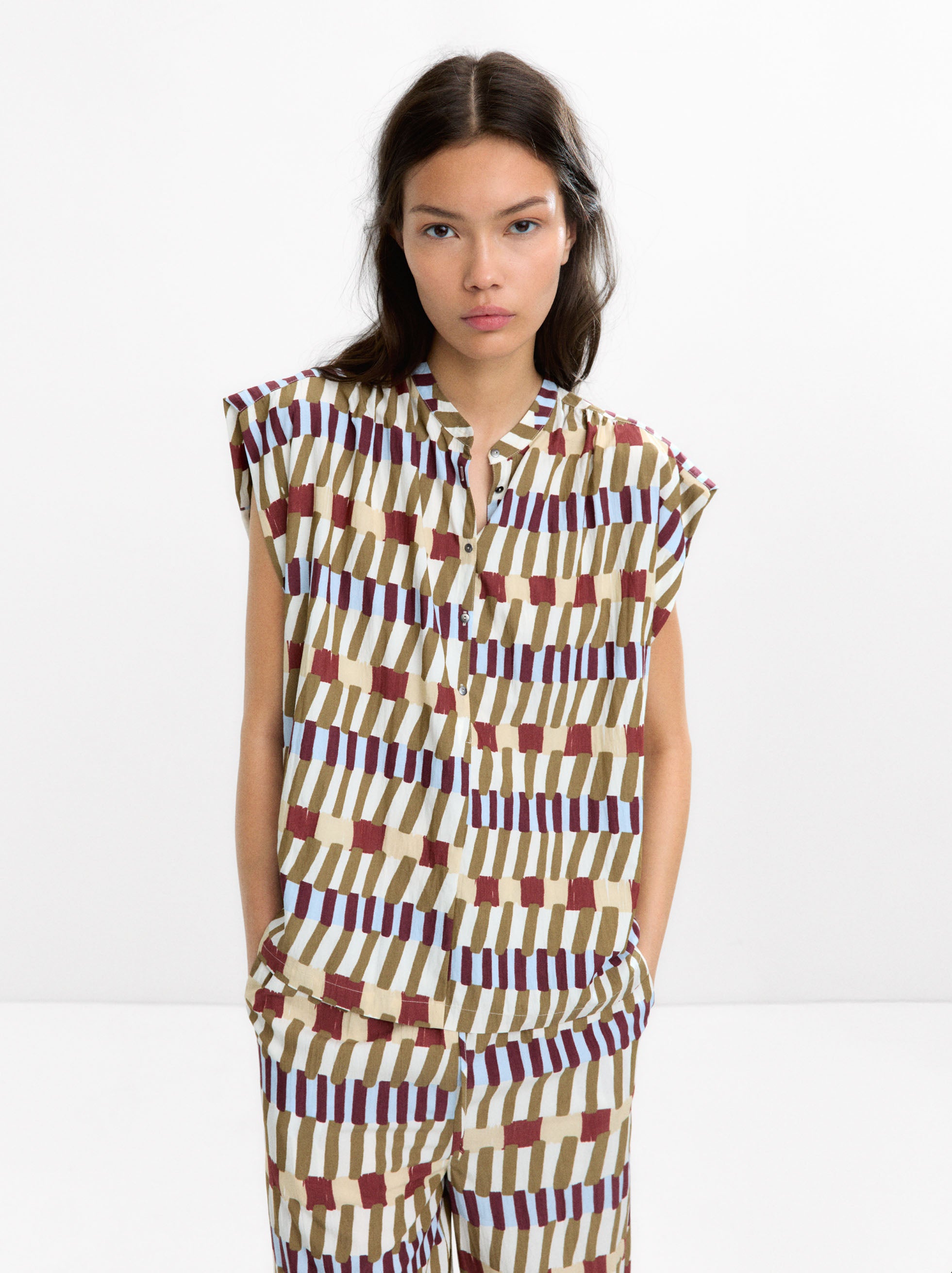 Top Estampado Con Cuello Mao