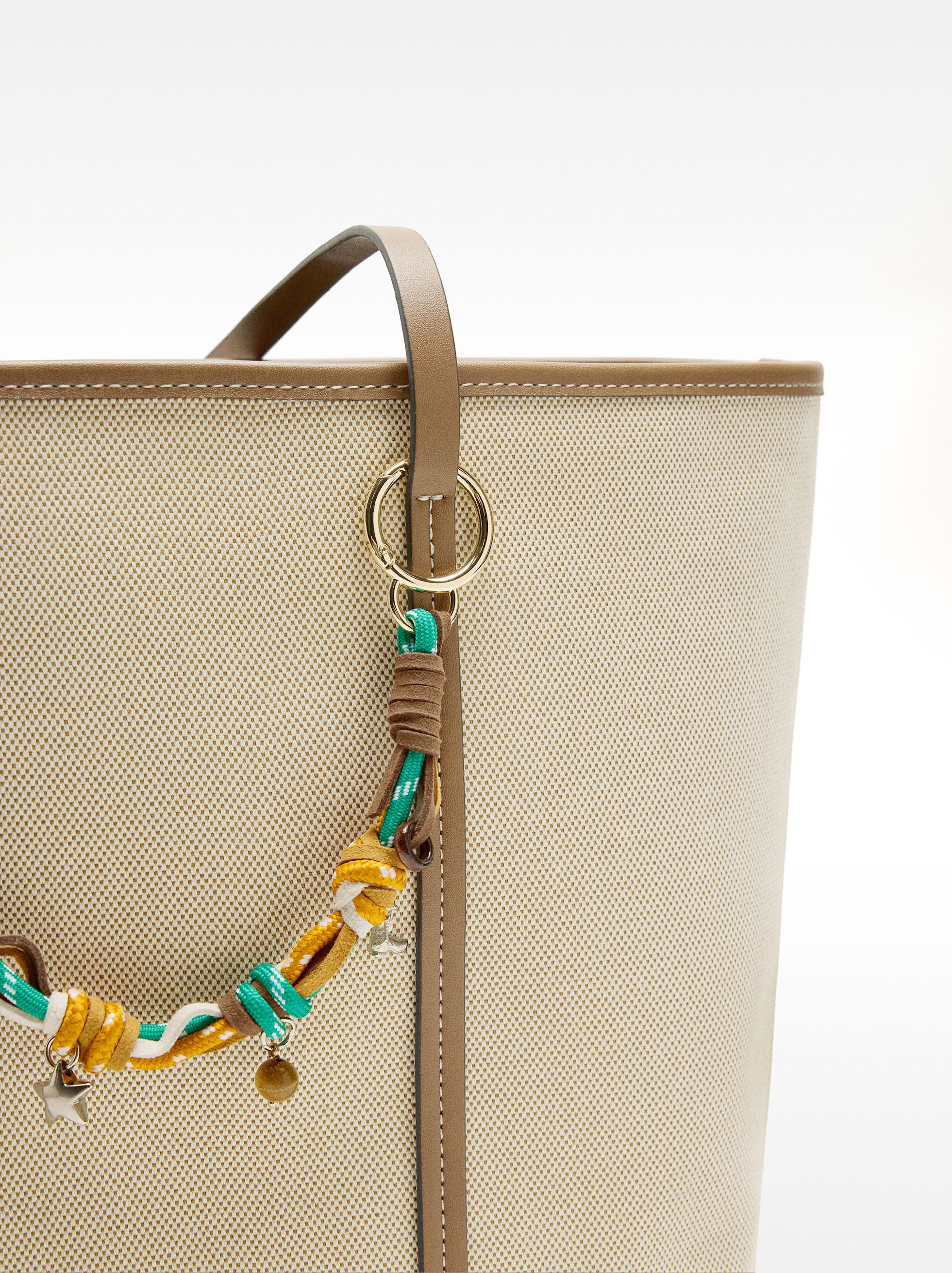 Bolso Shopper En Tejido Con Colgante