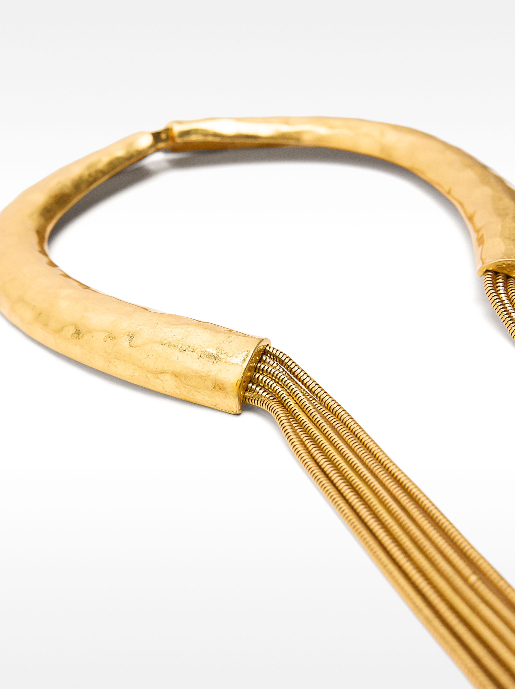 Collar Abierto Con Flecos Metálicos