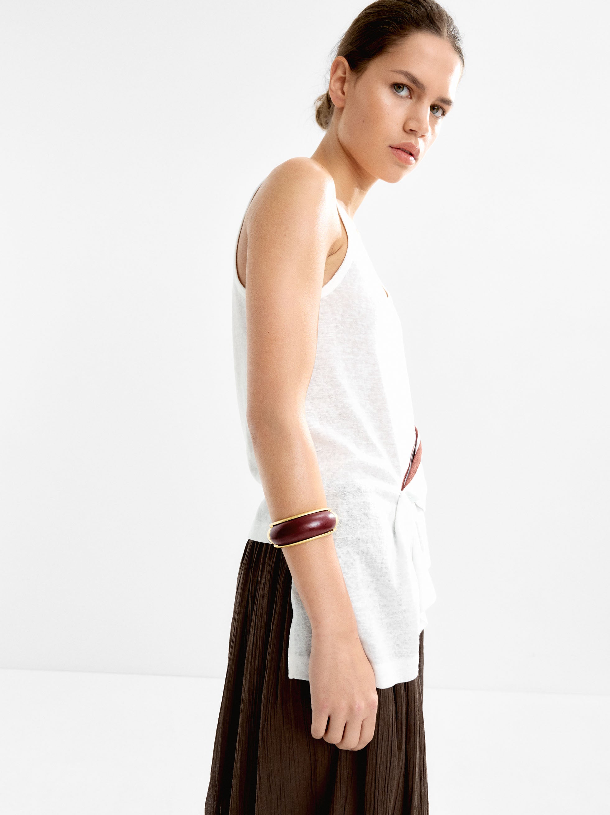 Pulsera Abierta Con Detalle De Color