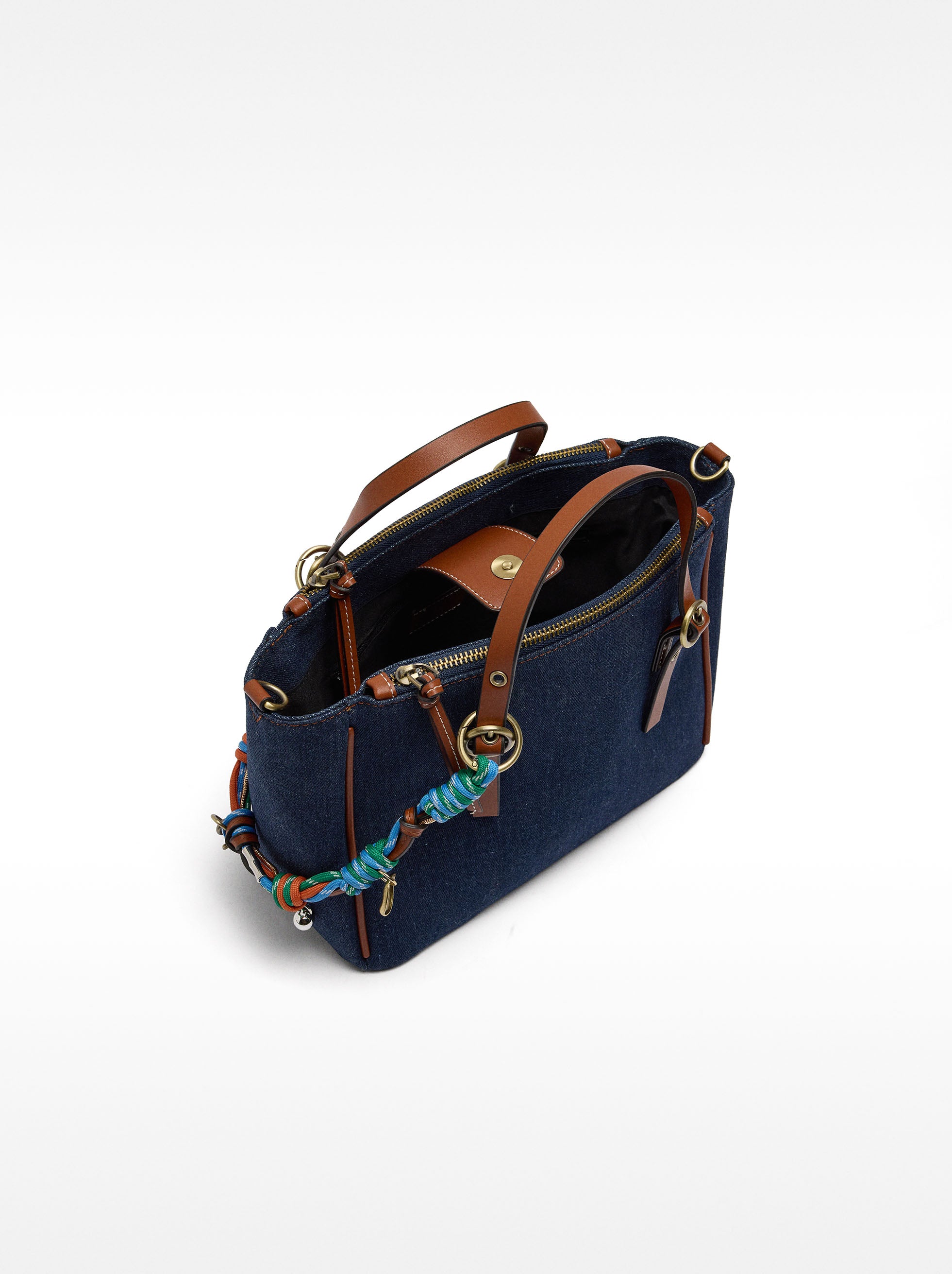 Bolso Tote De Denim Con Colgante