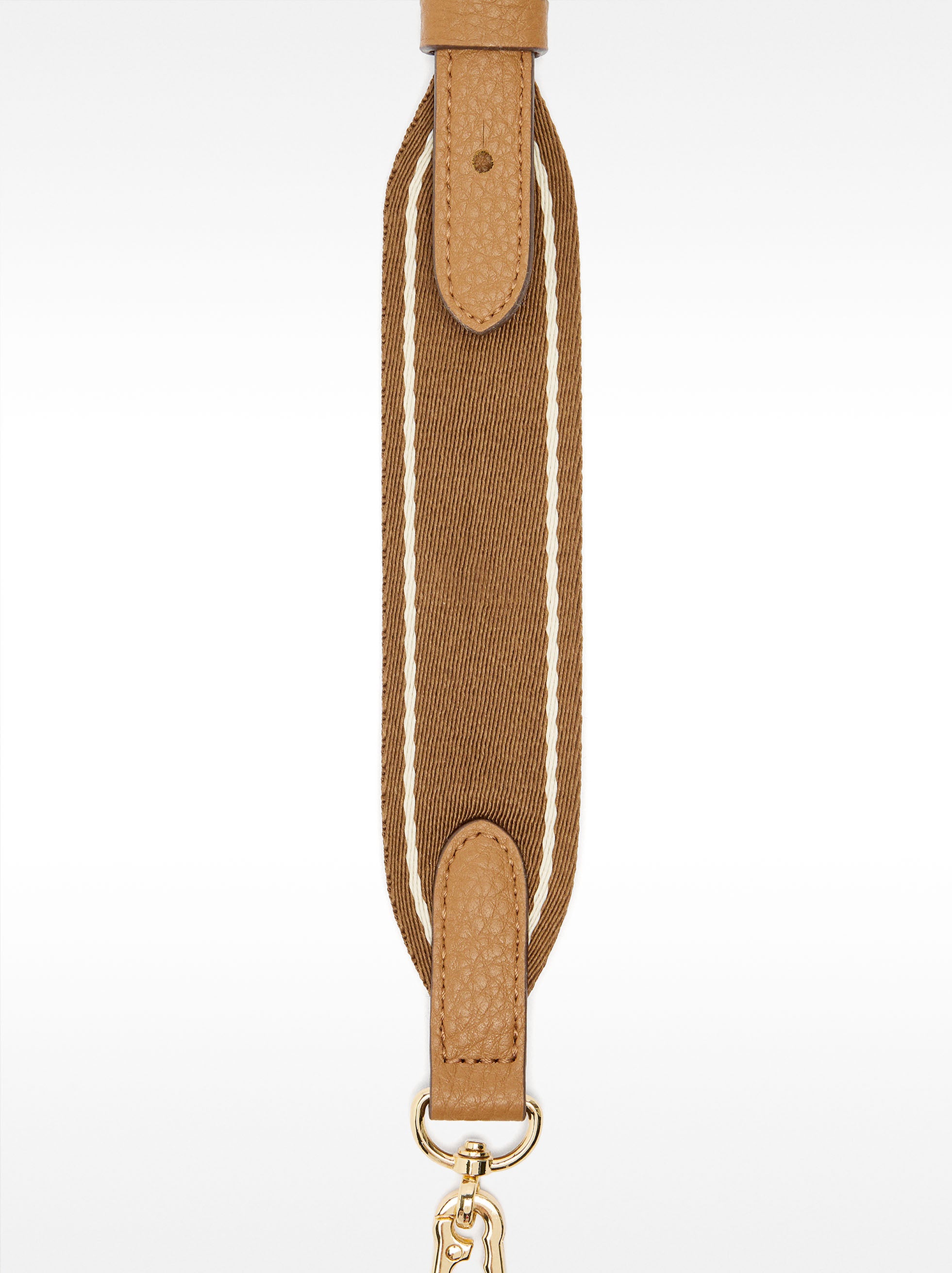 Bolso Bandolera Con Textura Y Solapa