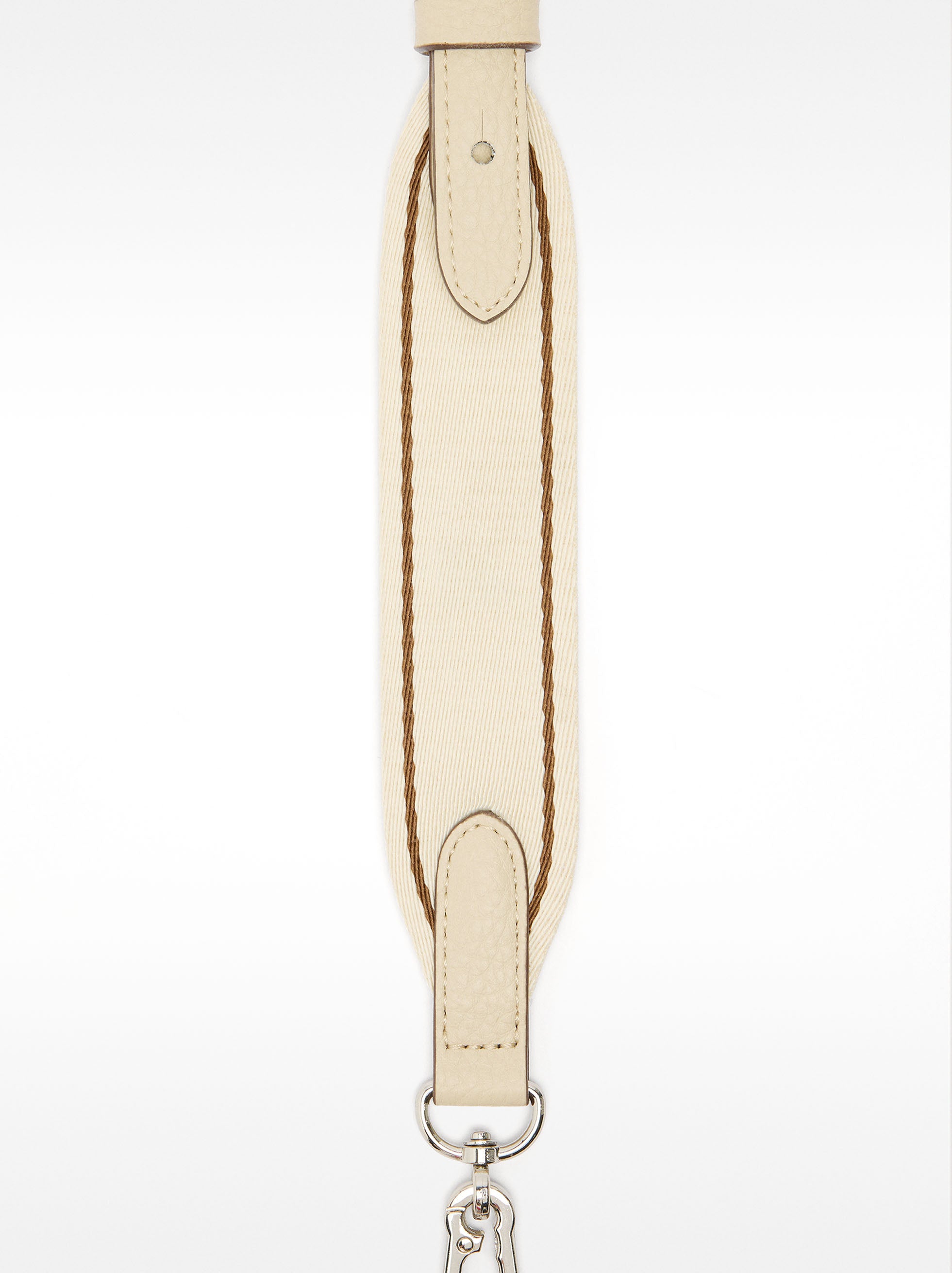 Bolso Bandolera Con Textura Y Solapa