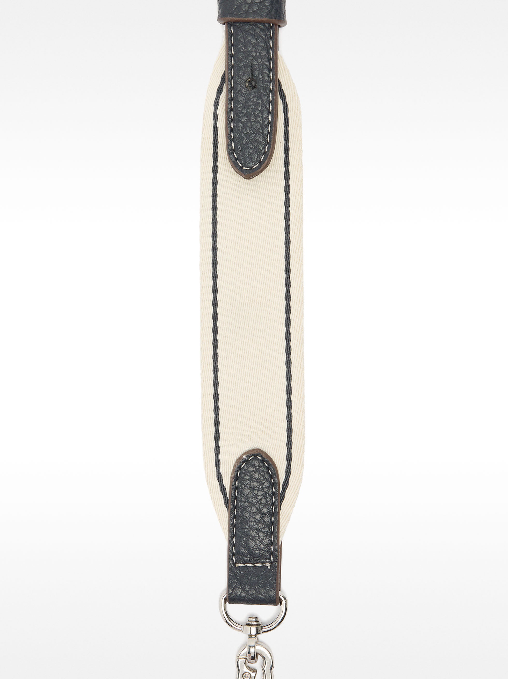 Bolso Bandolera Con Textura Y Solapa