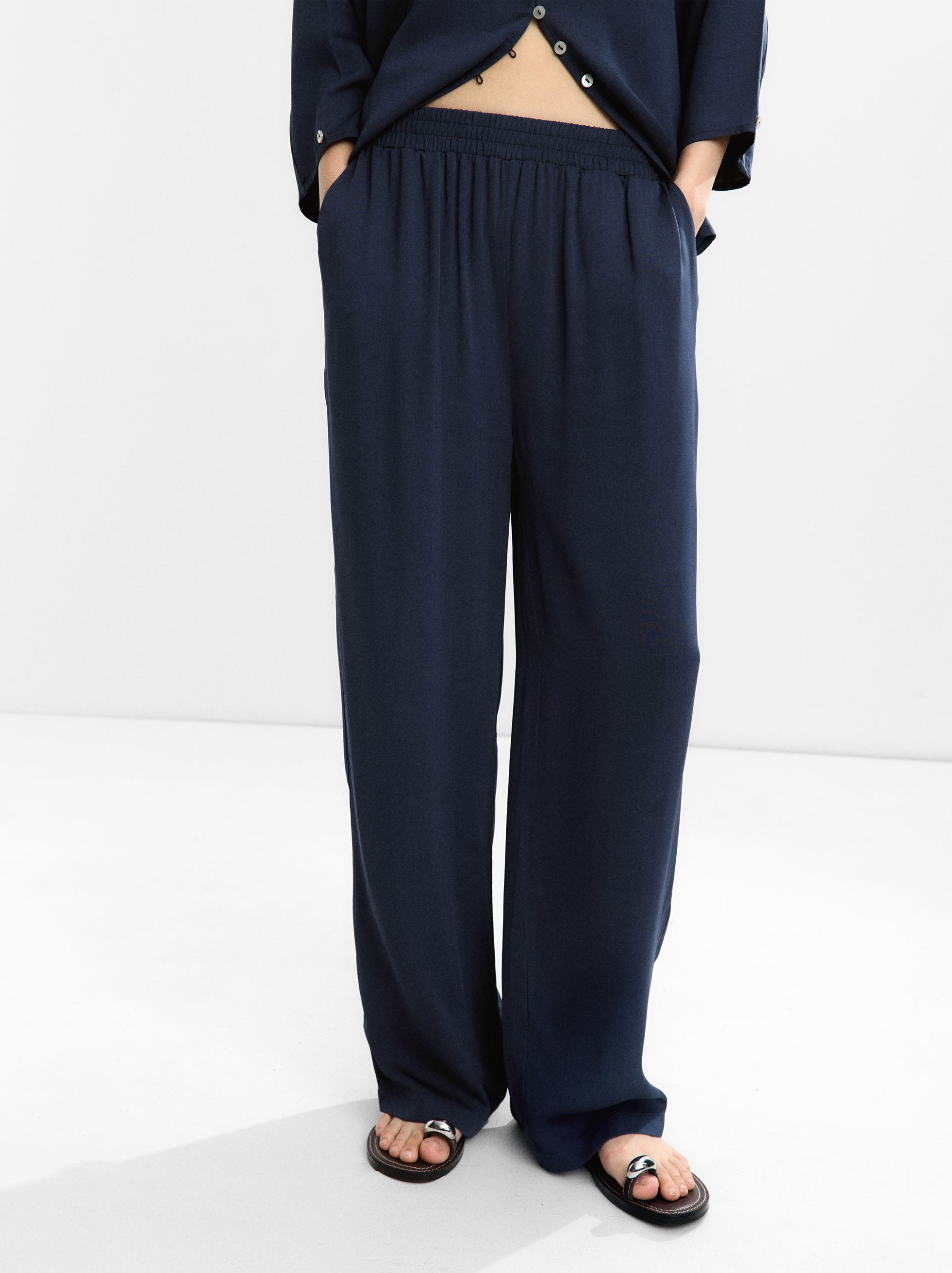 Pantalón Fluido Con Cintura Elástica