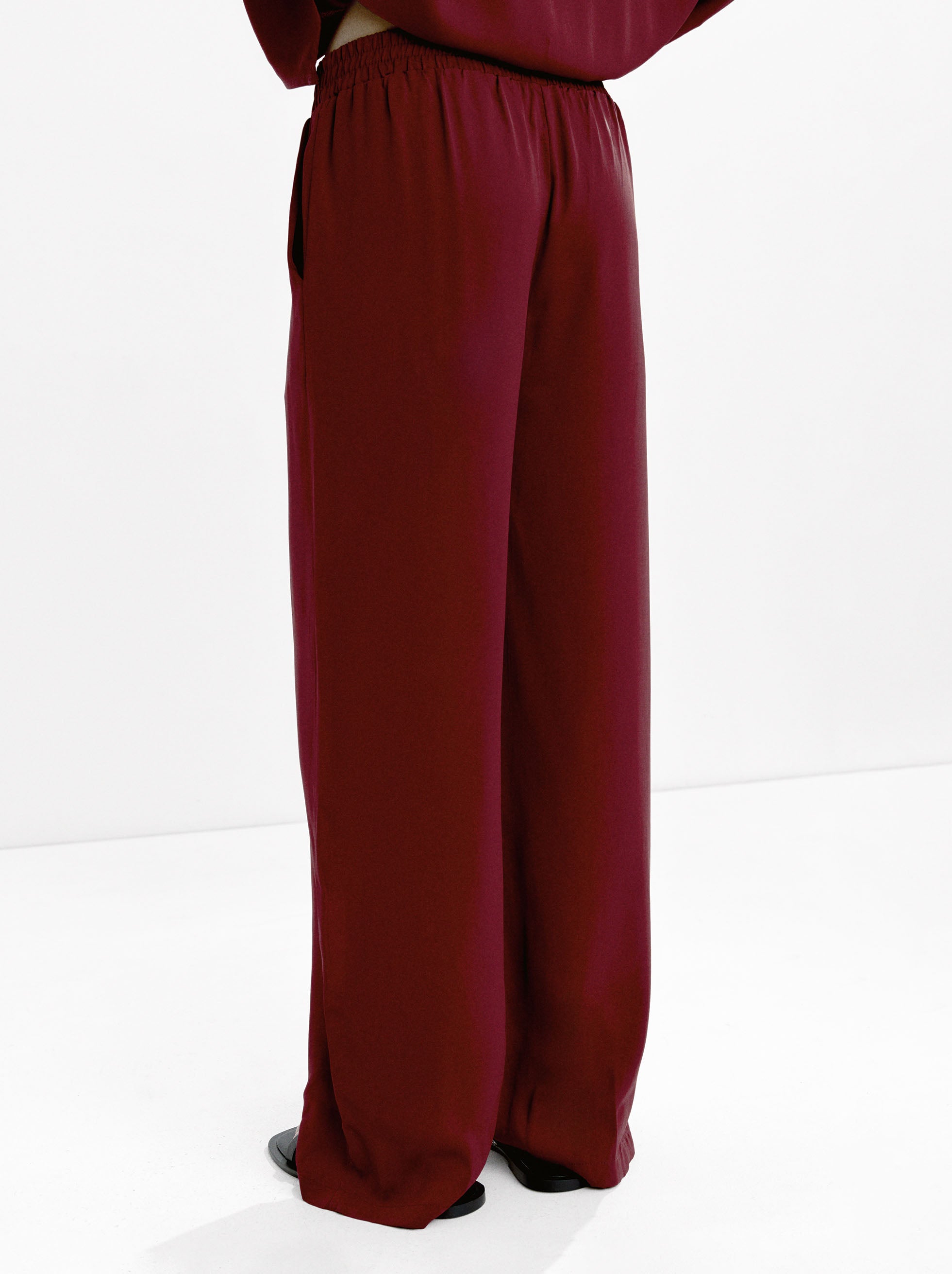 Pantalón Fluido Con Cintura Elástica