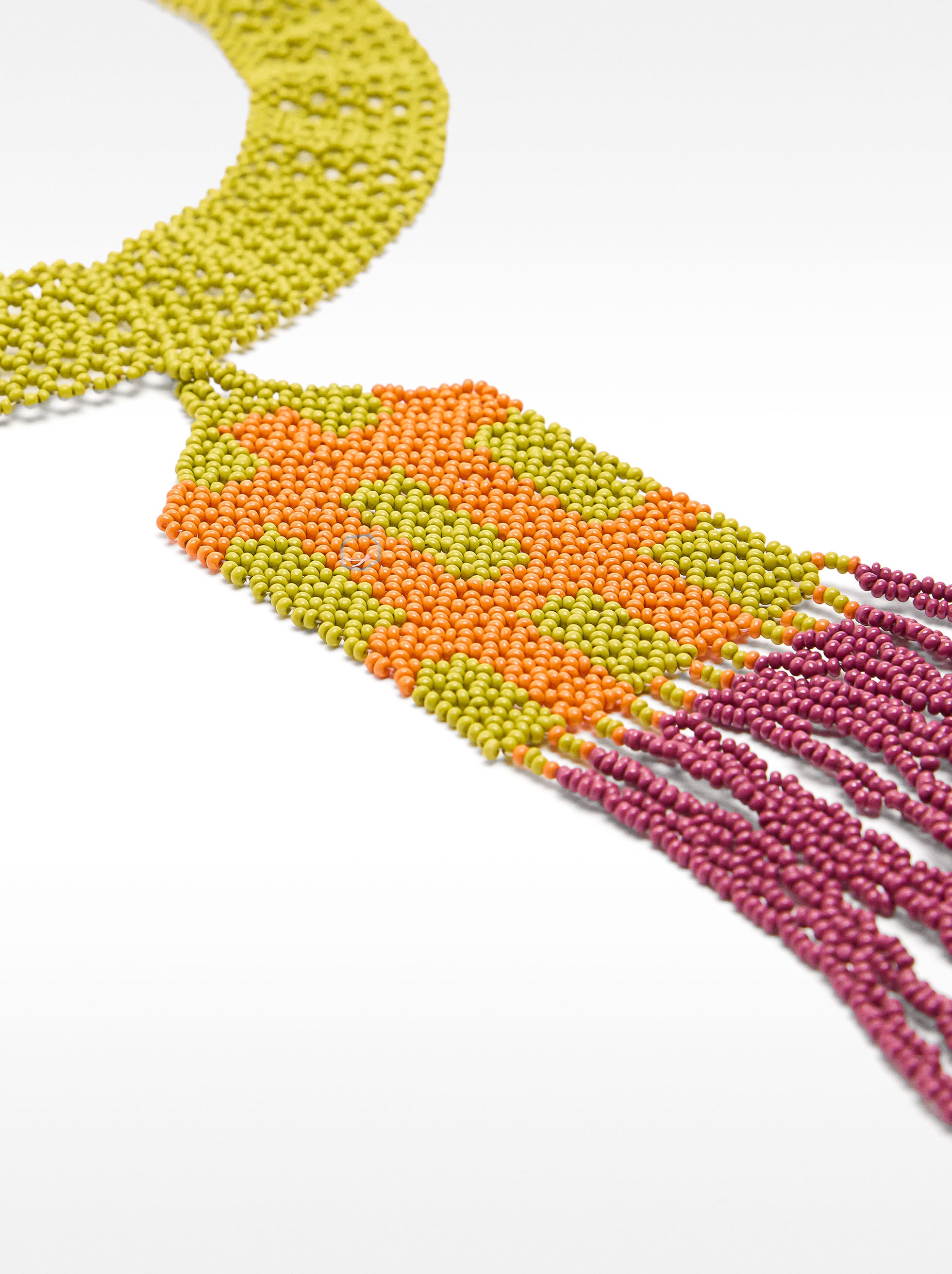 Collar Corto Con Abalorios