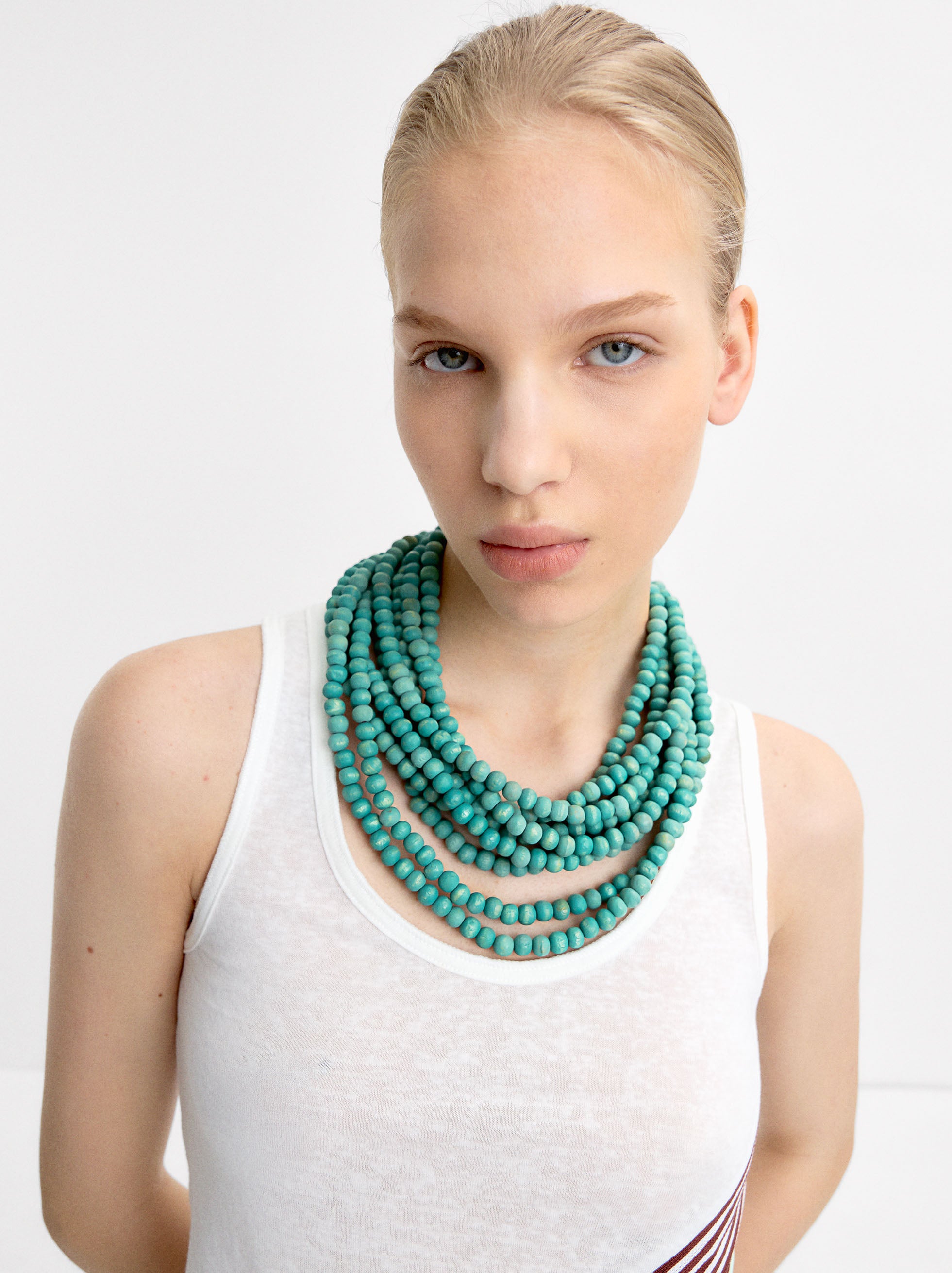 Collar Corto De Cuentas De Madera