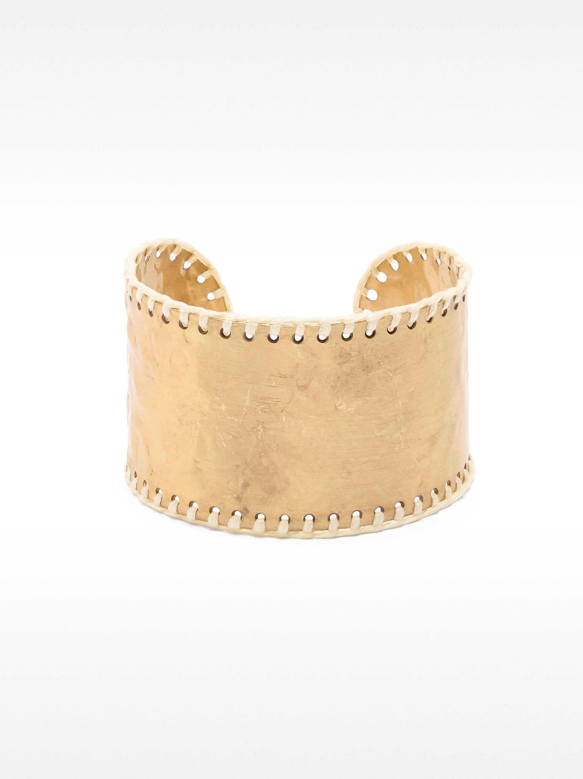 Pulsera Ancha Con Detalles Perforados