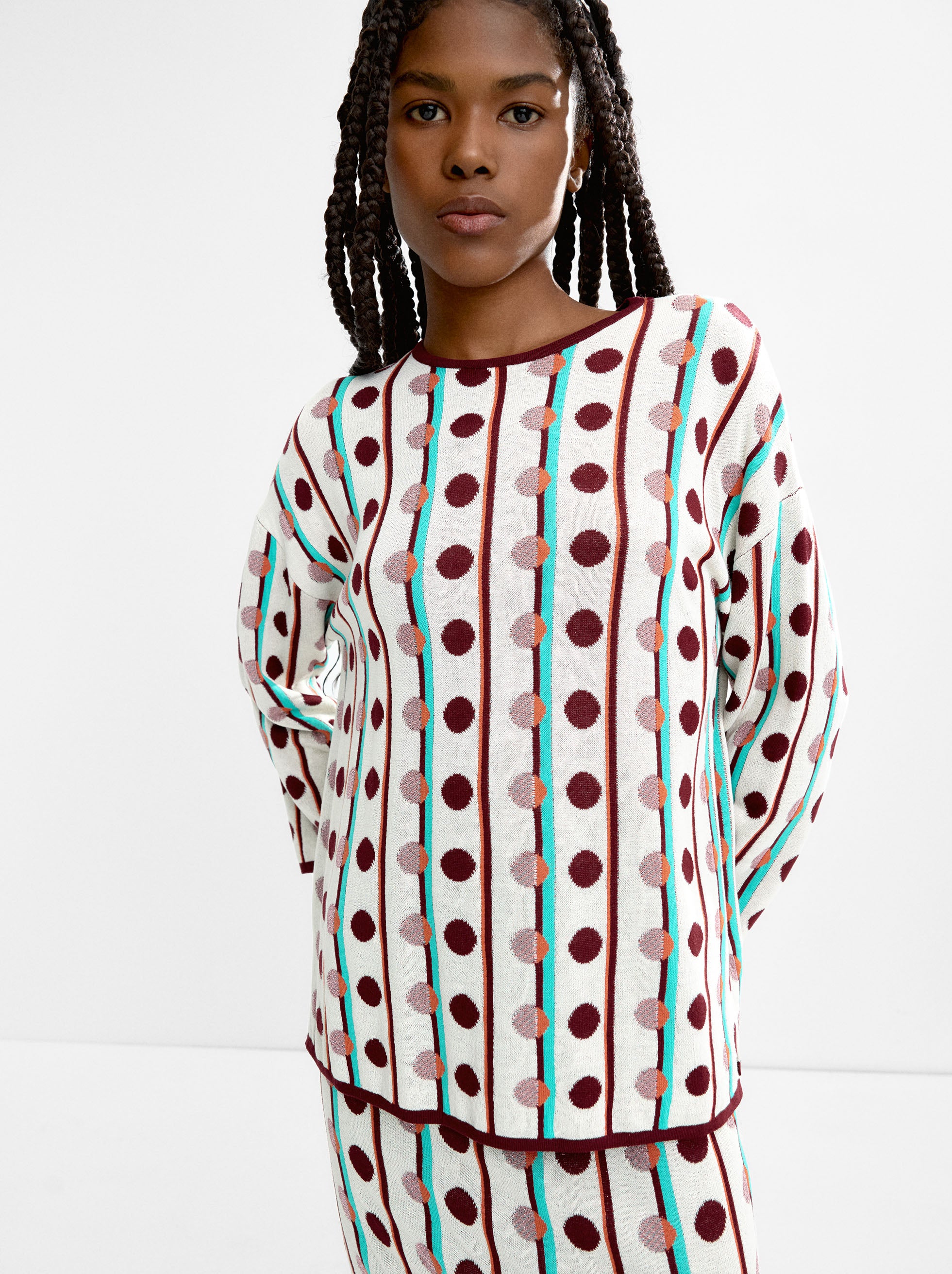 Chompa De Punto Jacquard Con Lunares