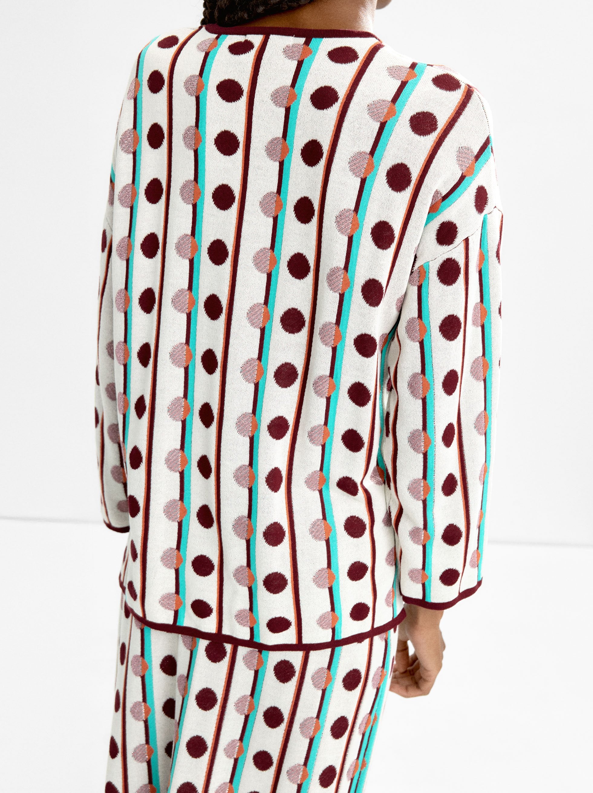 Chompa De Punto Jacquard Con Lunares