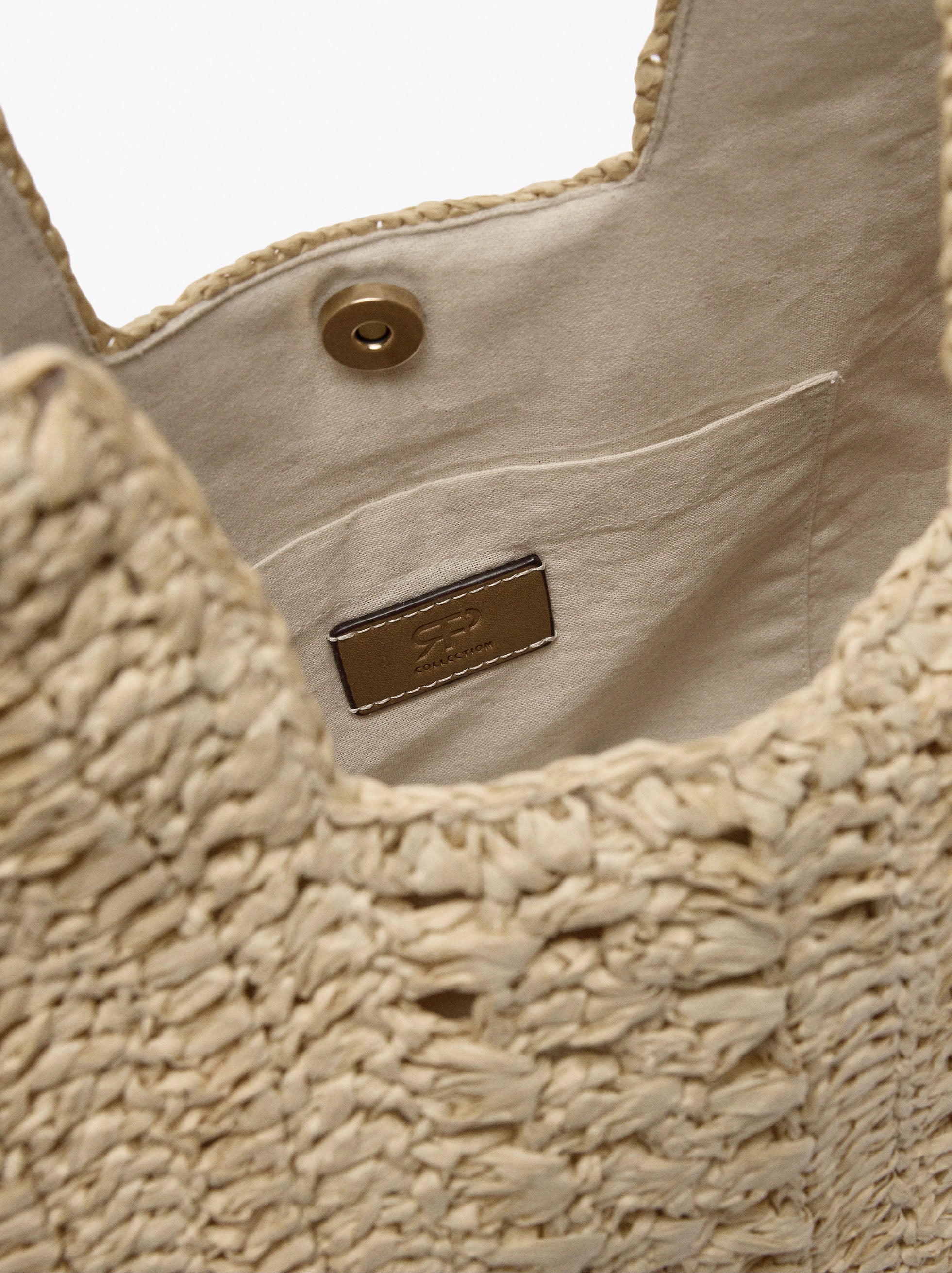 Bolso Shopper Efecto Rafia Con Colgante