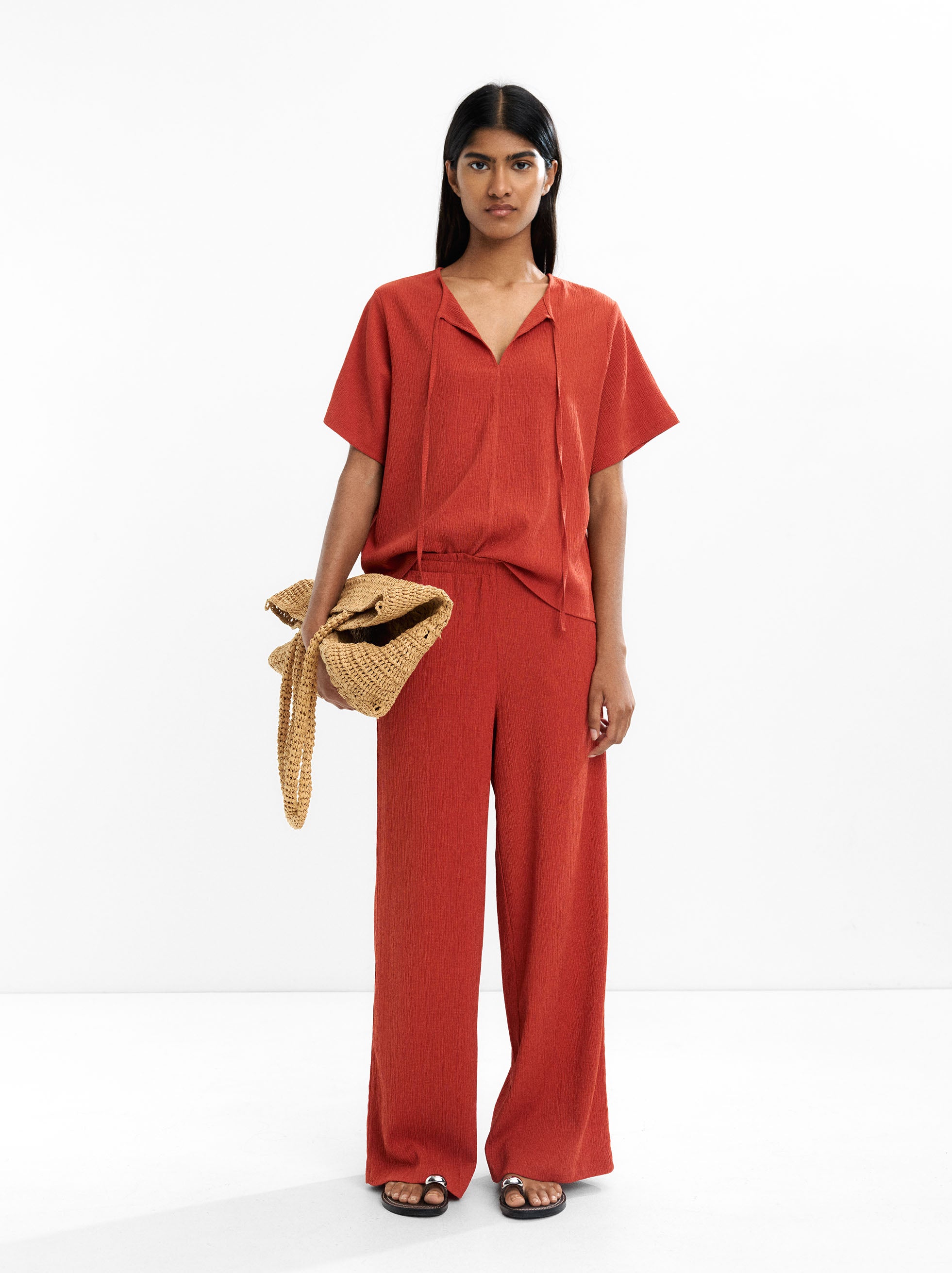 Pantalón Con Textura Y Cintura Elástica