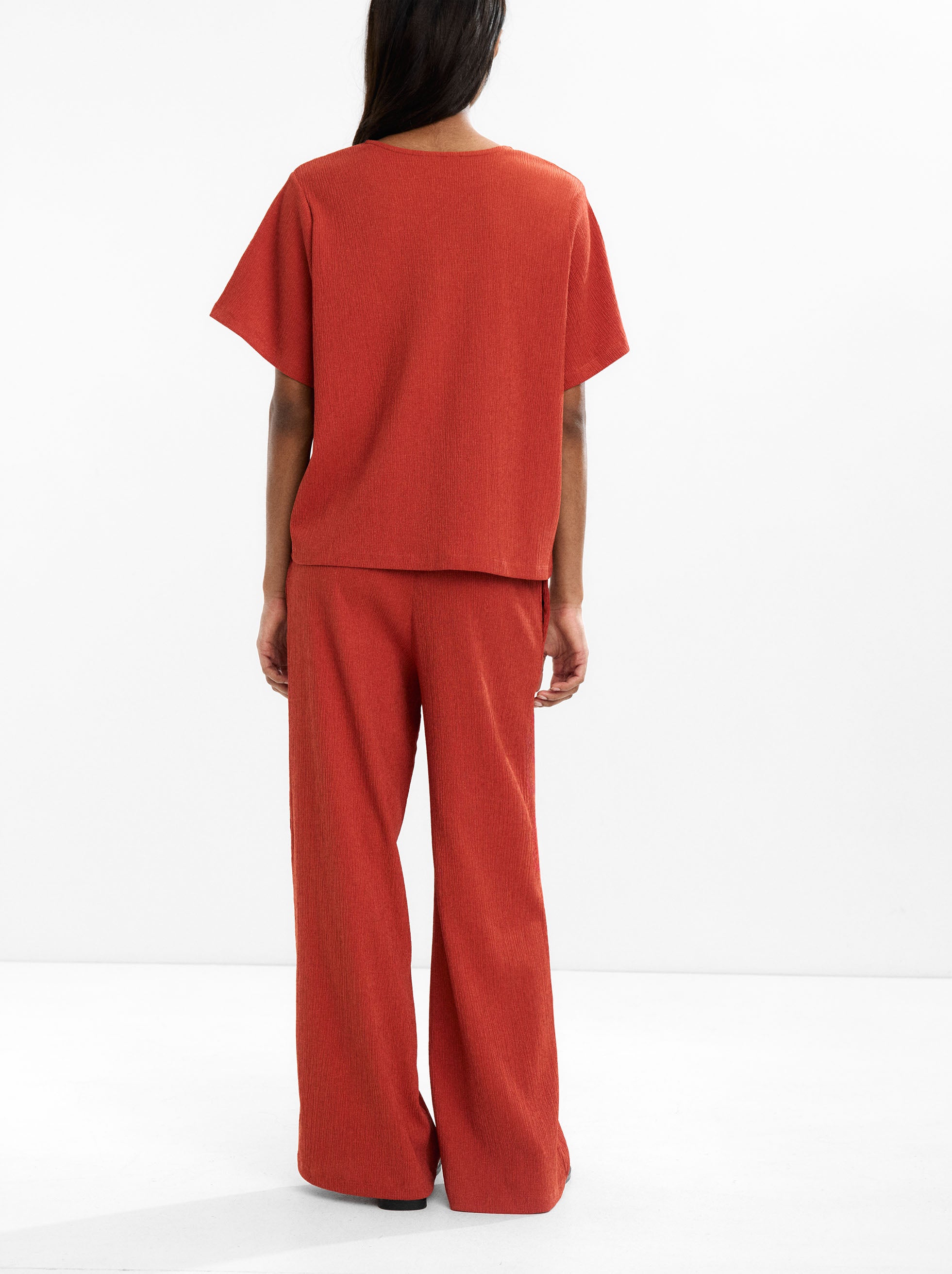 Pantalón Con Textura Y Cintura Elástica