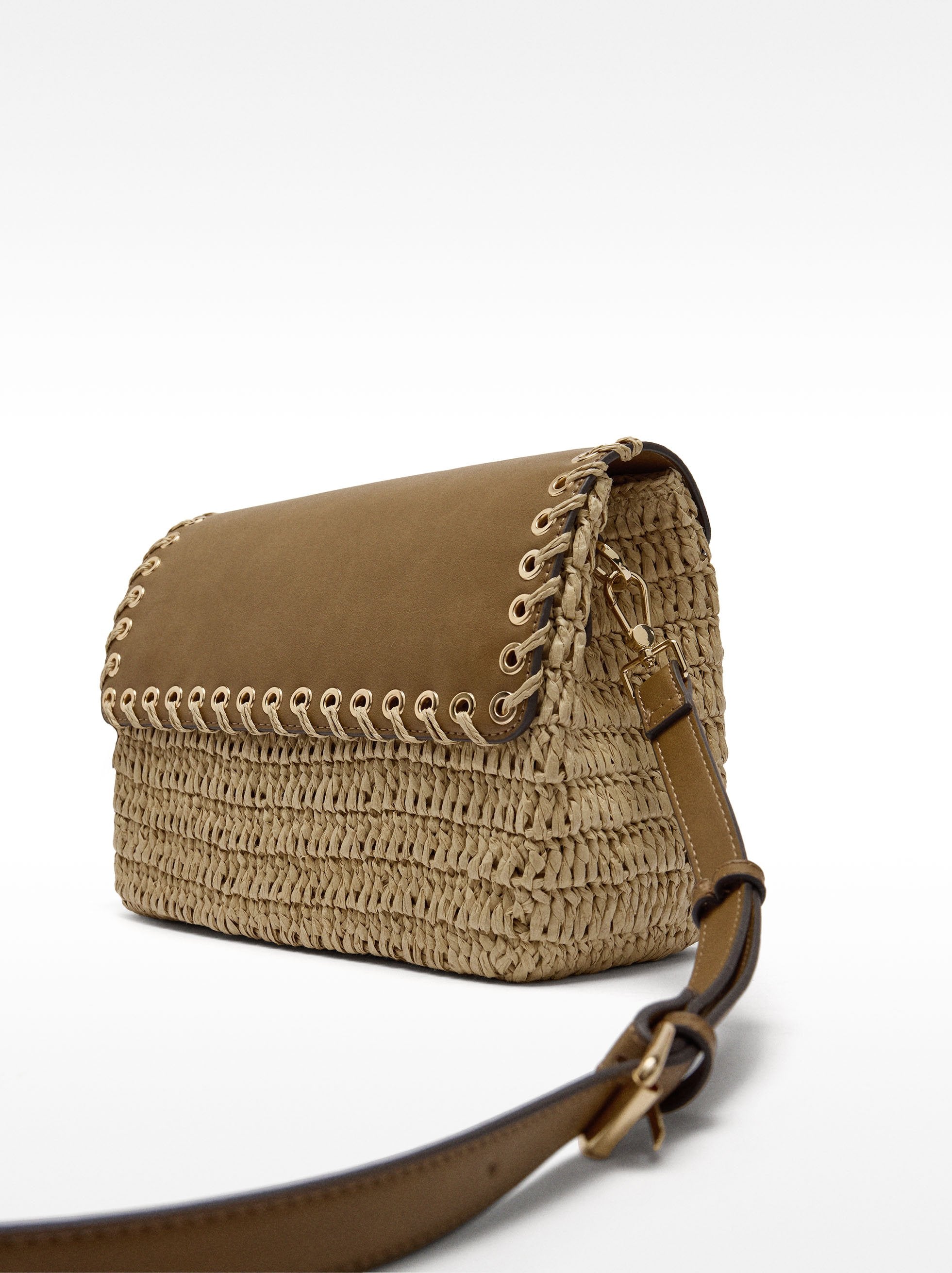 Bolso Bandolera De Efecto Rafia Con Solapa