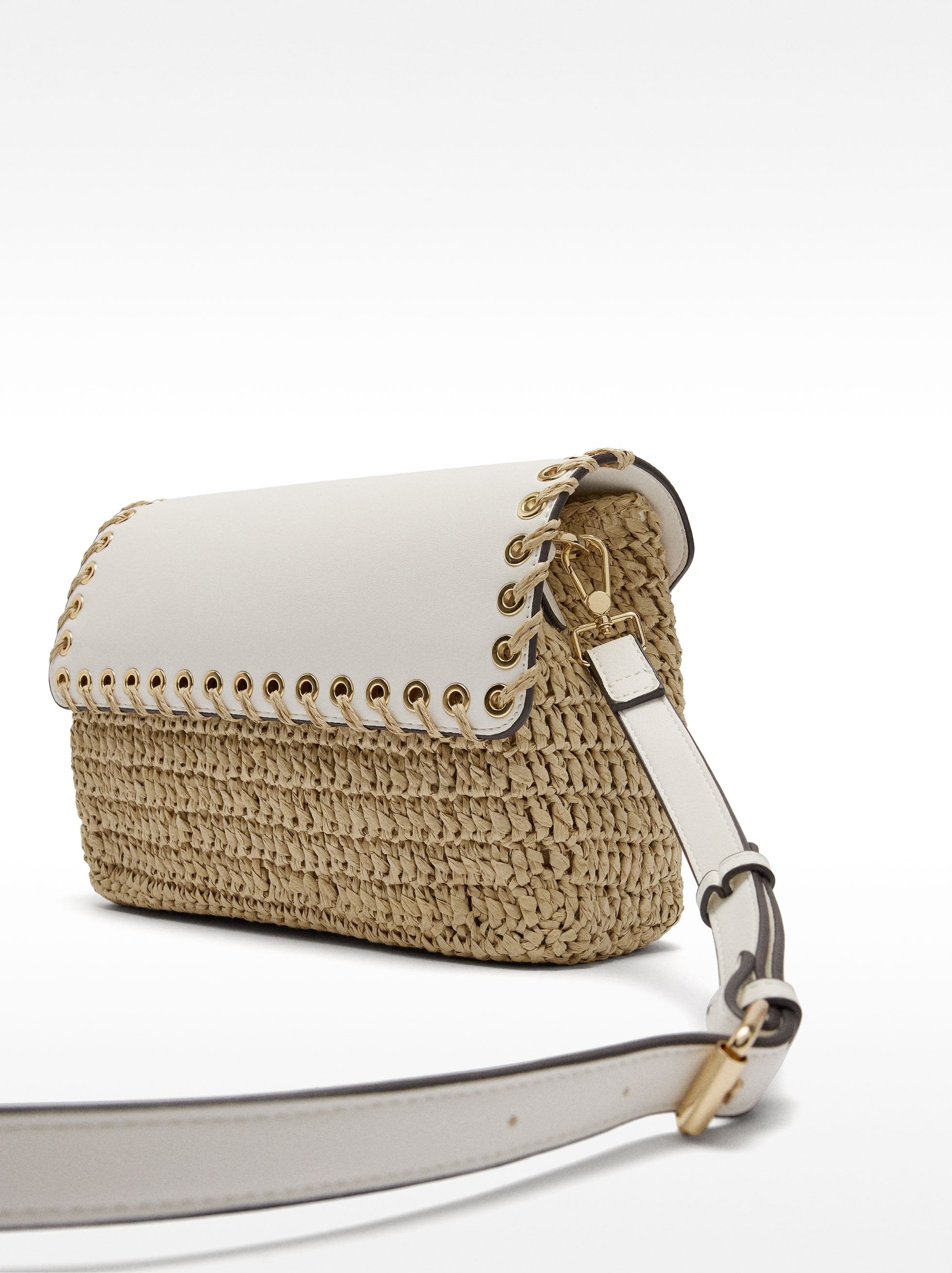 Bolso Bandolera De Efecto Rafia Con Solapa