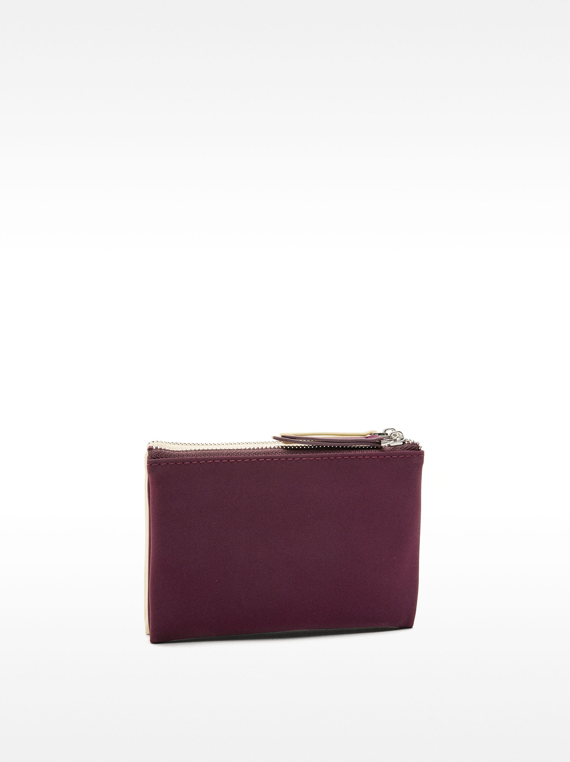 Monedero Con Textura Suave Y Charm Floral